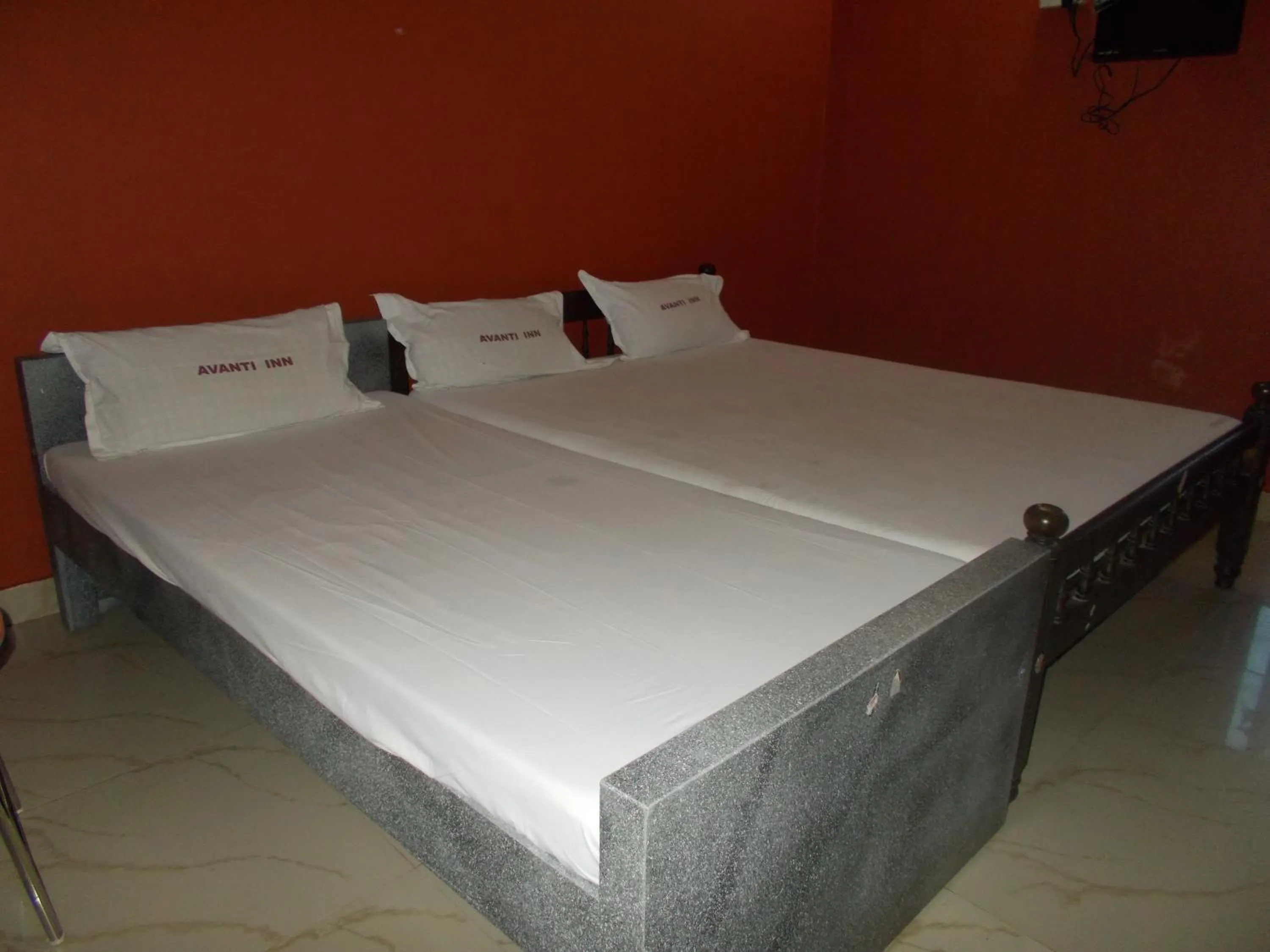 Bed in Avanti Inn