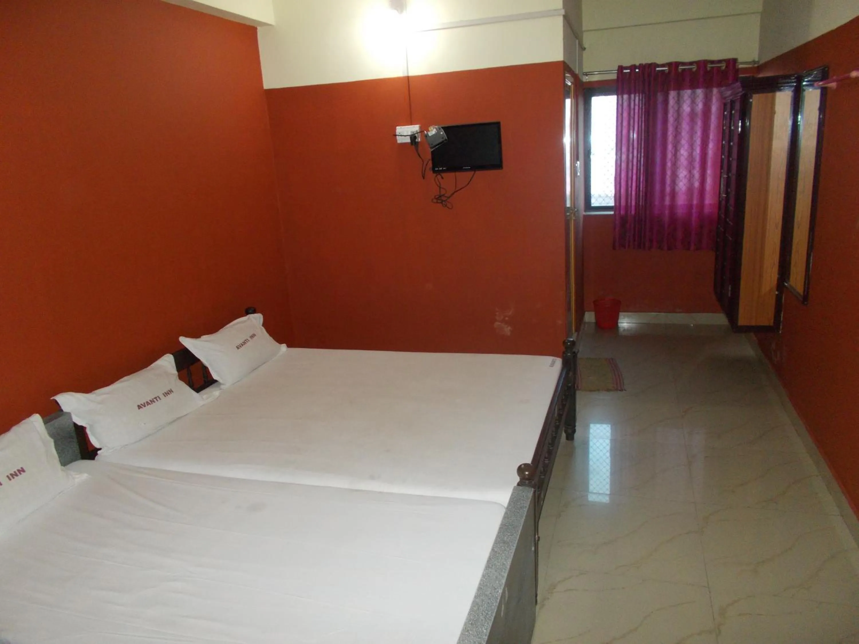 Bed in Avanti Inn