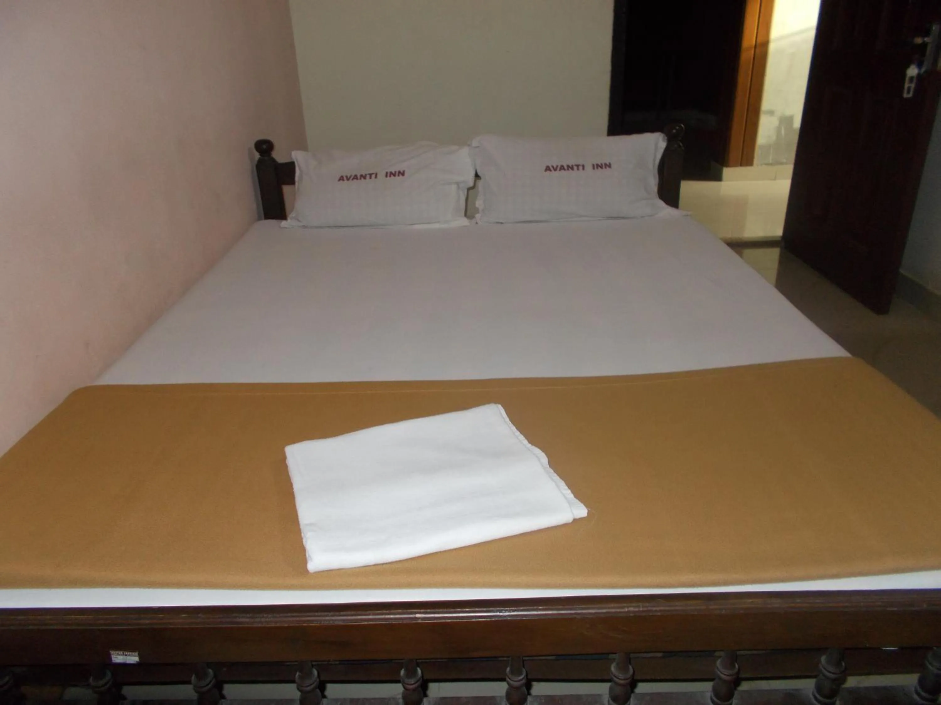 Bed in Avanti Inn