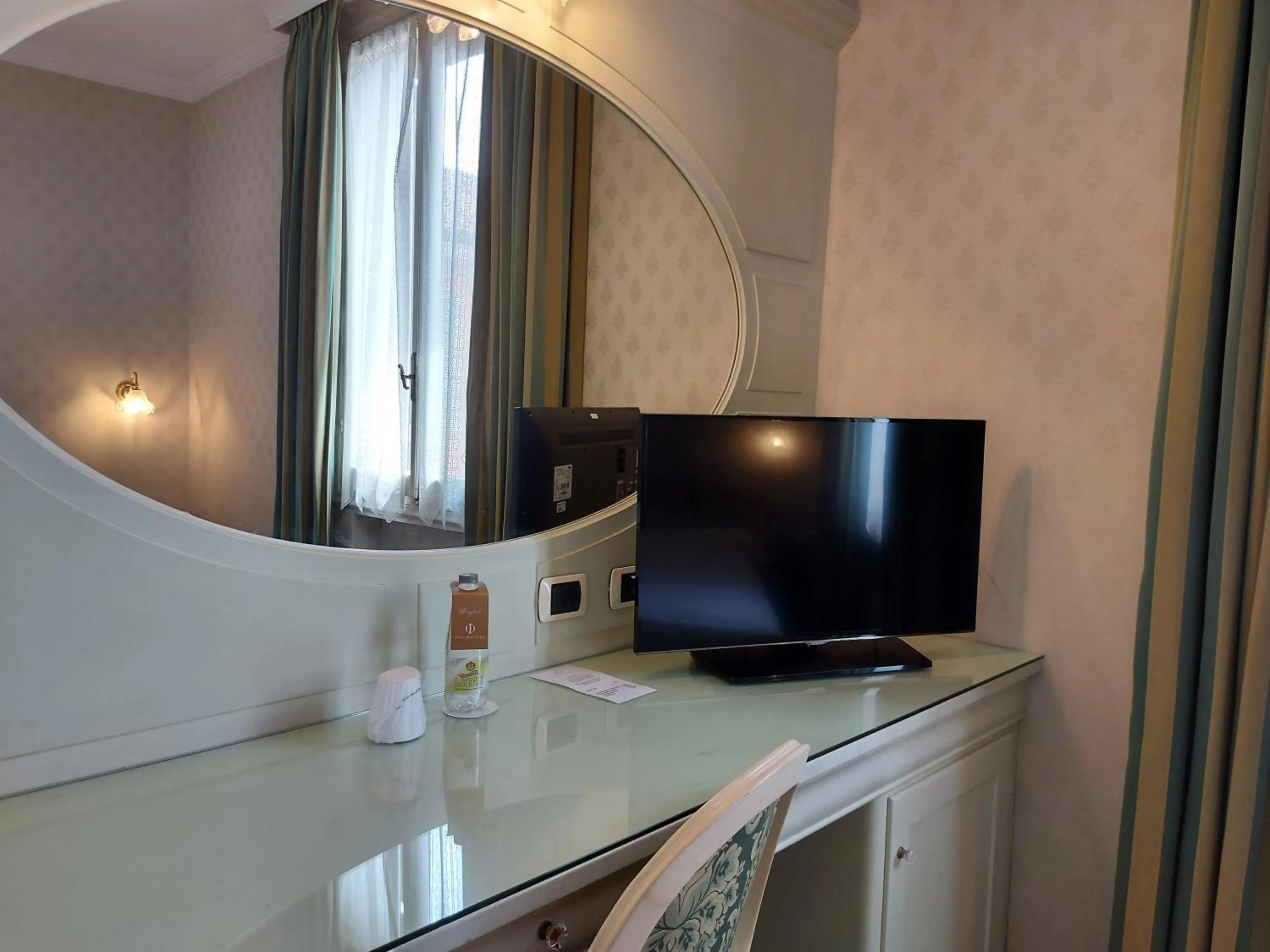 TV and multimedia in Phi Hotel Canalgrande