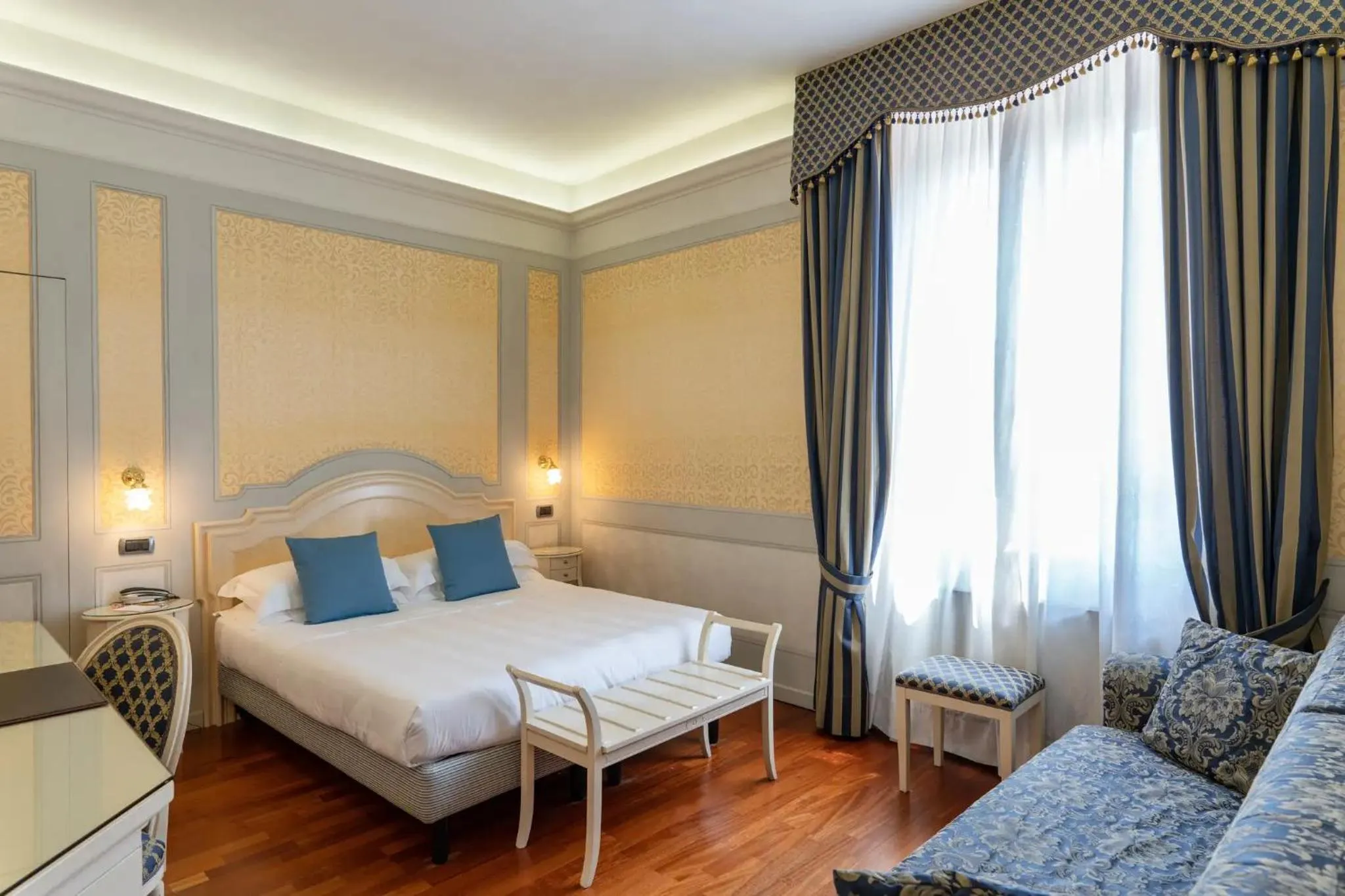 Bed in Phi Hotel Canalgrande