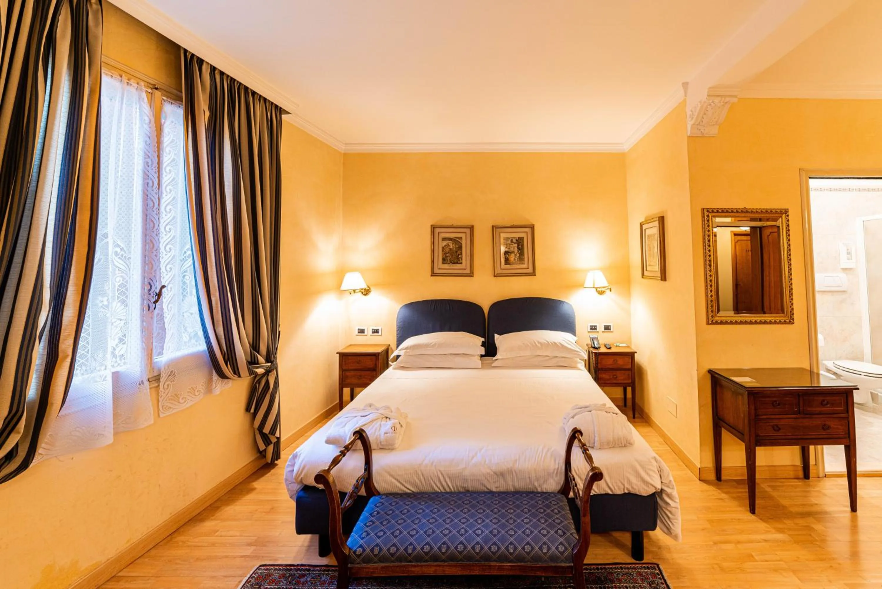 Bedroom, Bed in Phi Hotel Canalgrande