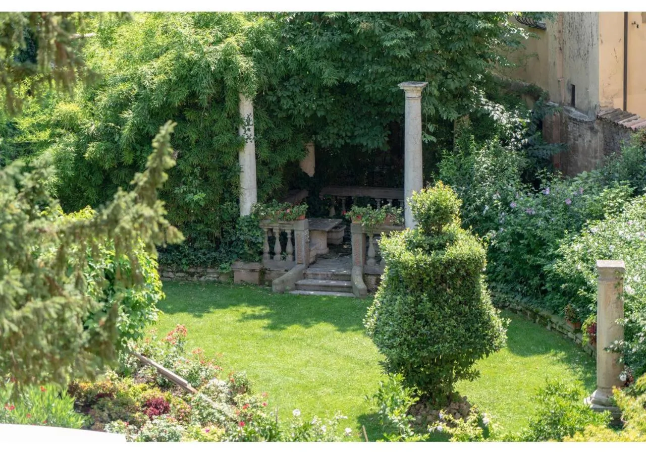 Patio in Phi Hotel Canalgrande