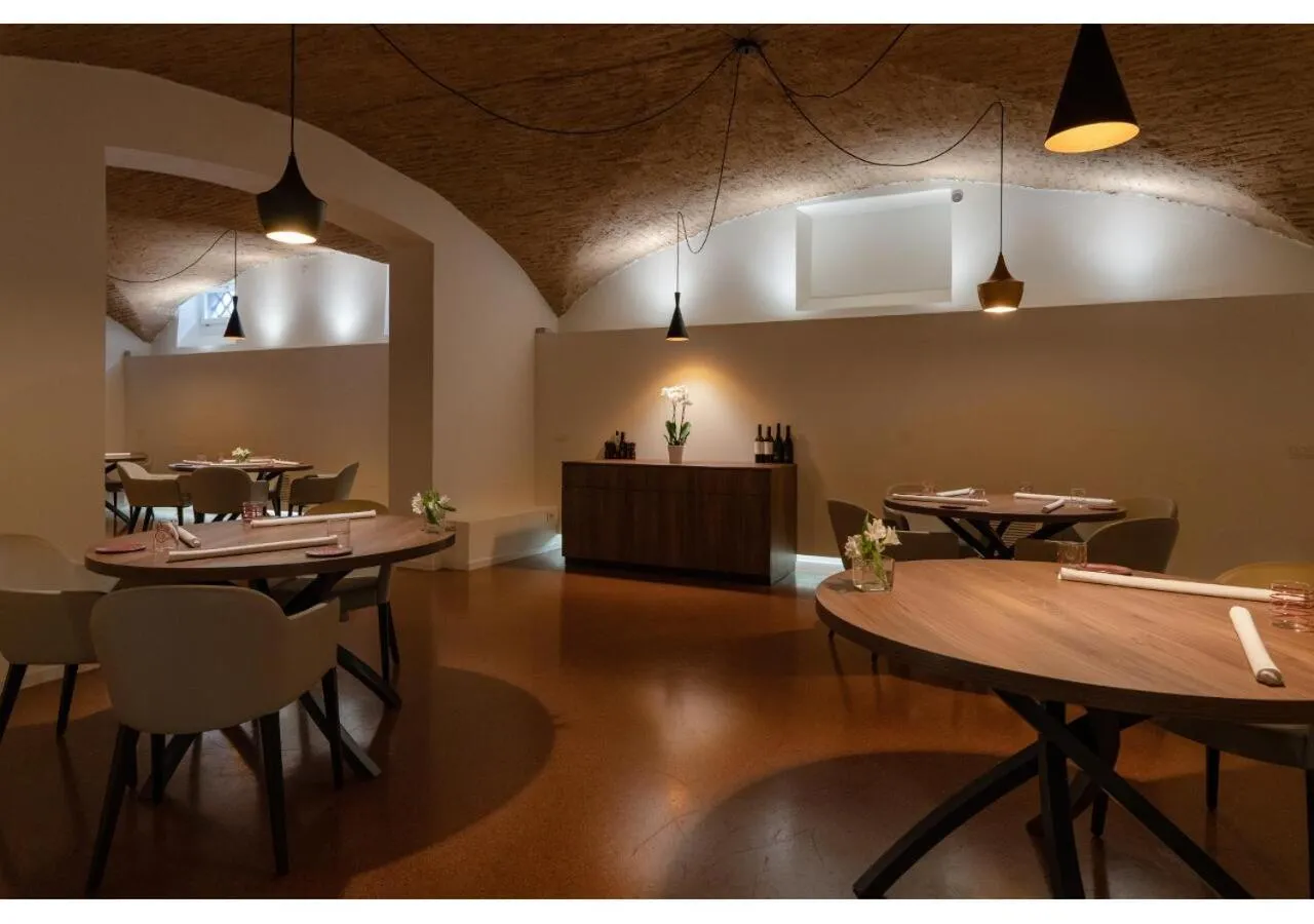 Restaurant/places to eat in Phi Hotel Canalgrande