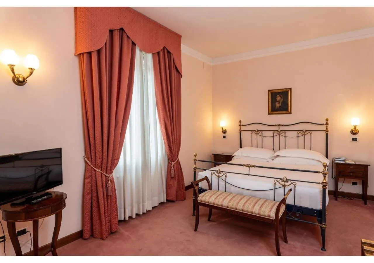 Bed in Phi Hotel Canalgrande