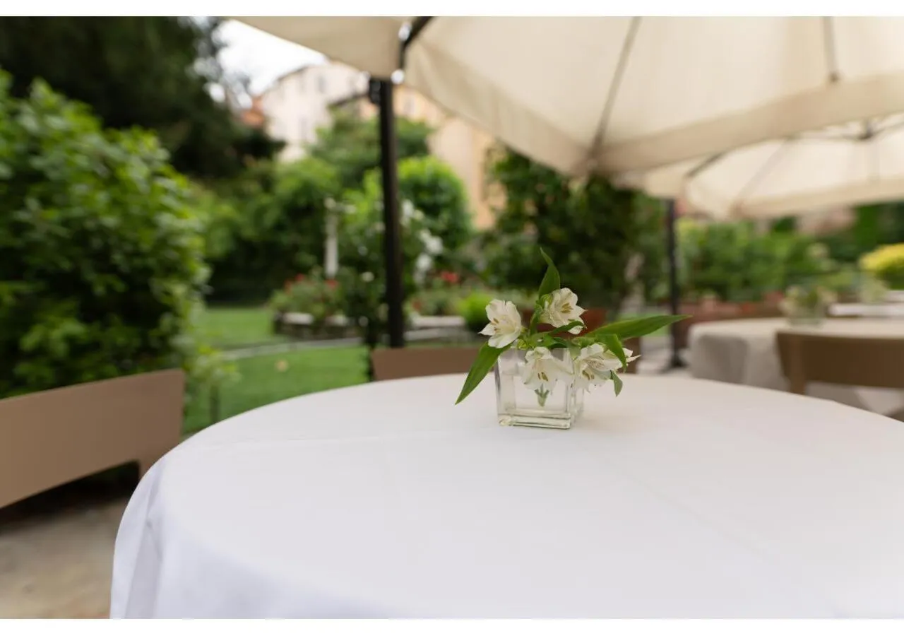 Patio in Phi Hotel Canalgrande