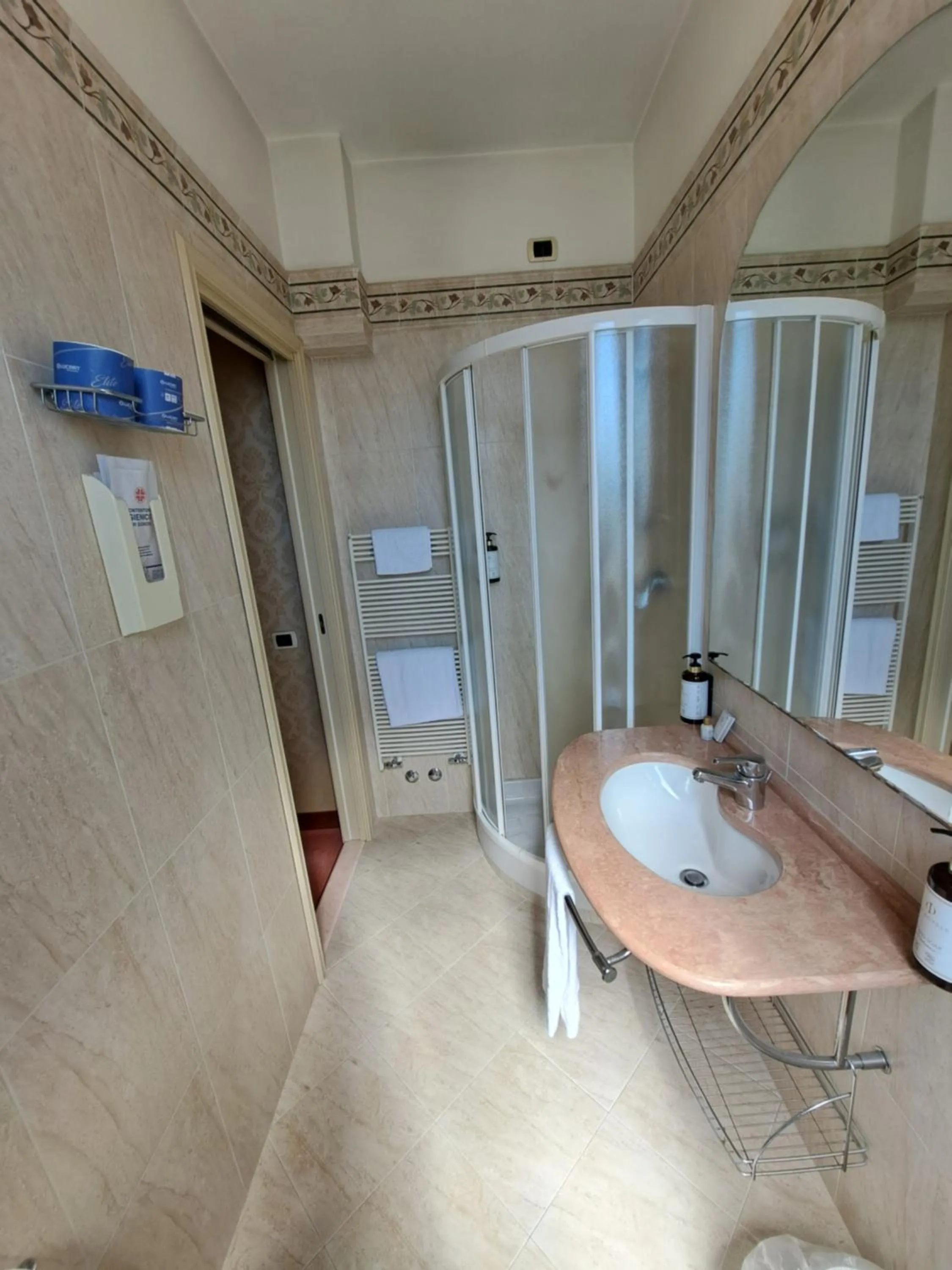 Bathroom in Phi Hotel Canalgrande