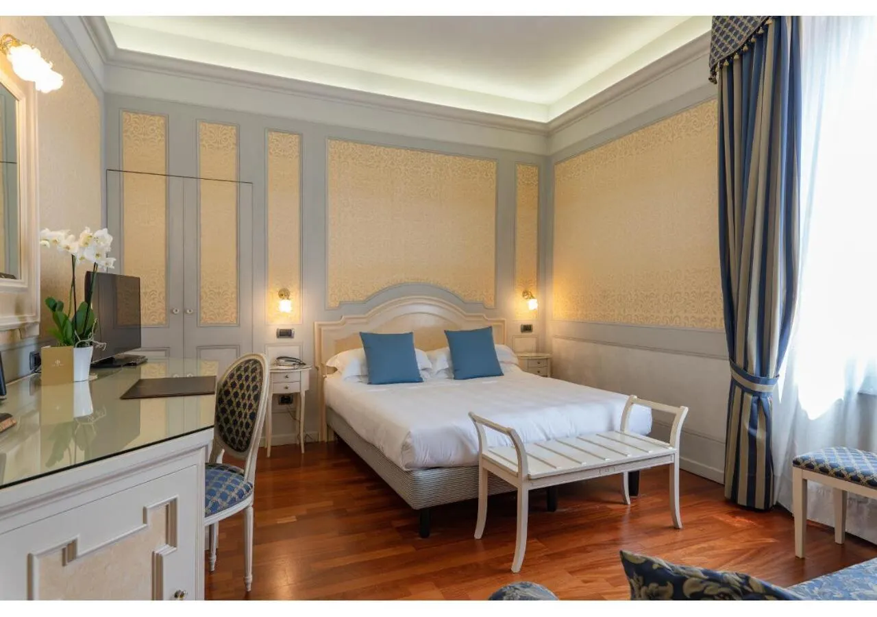 Bed in Phi Hotel Canalgrande