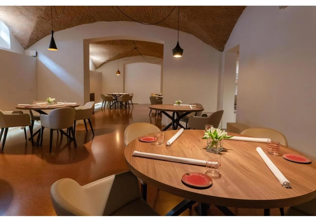 Restaurant/places to eat in Phi Hotel Canalgrande