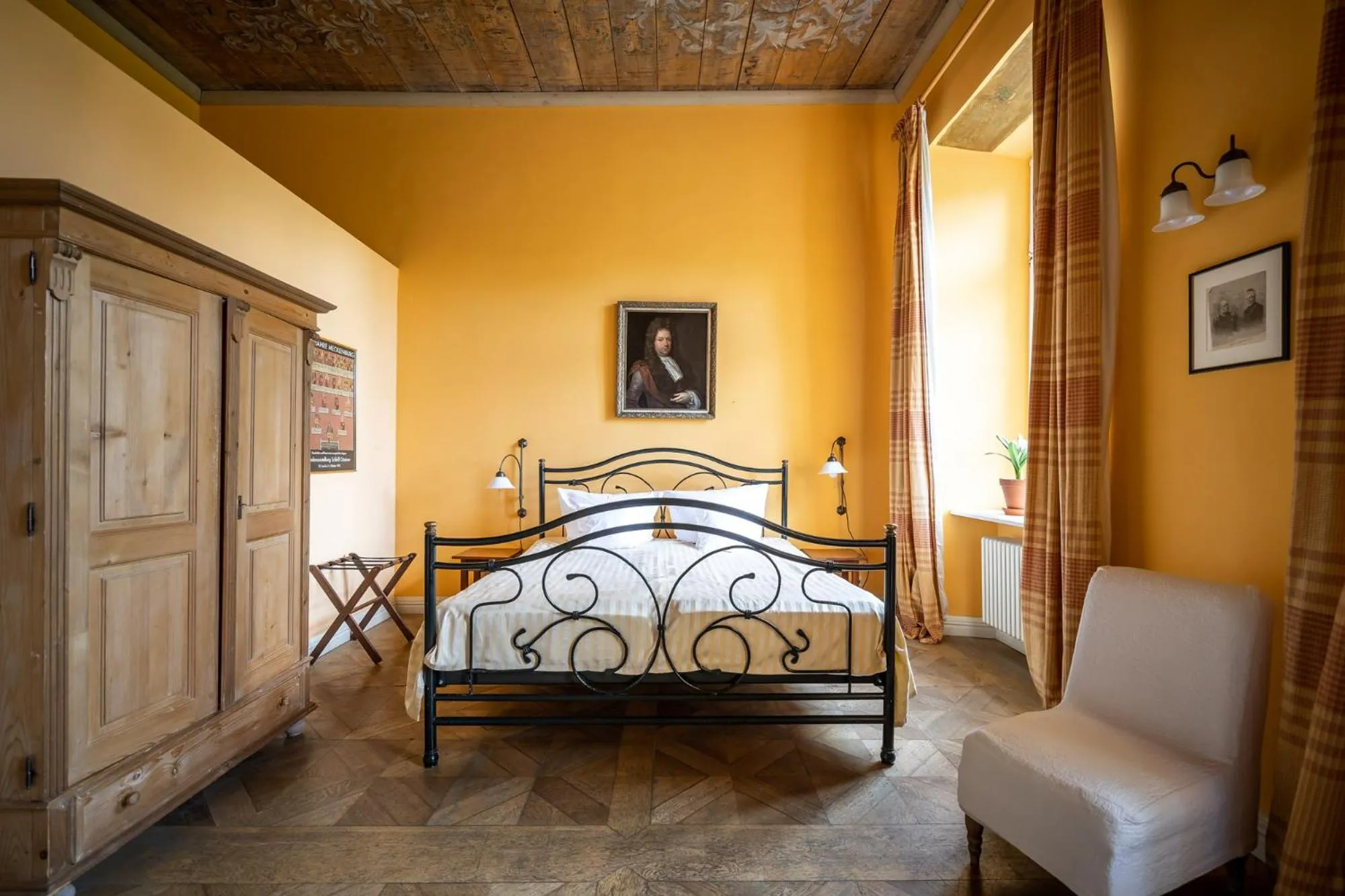 Photo of the whole room, Bed in Romantik Hotel Gutshaus Ludorf