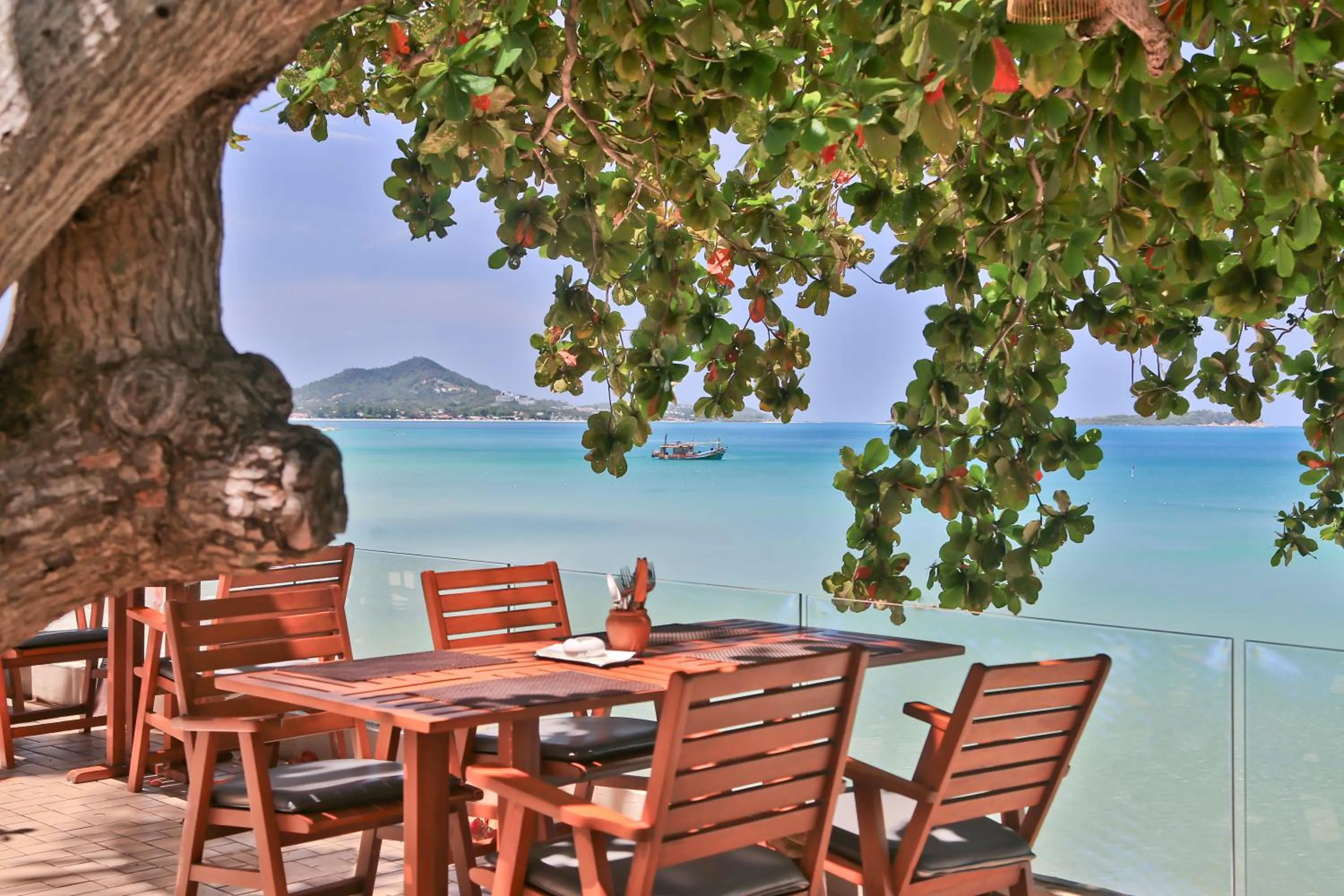 Restaurant/places to eat in Impiana Beachfront Resort Chaweng Noi, Koh Samui