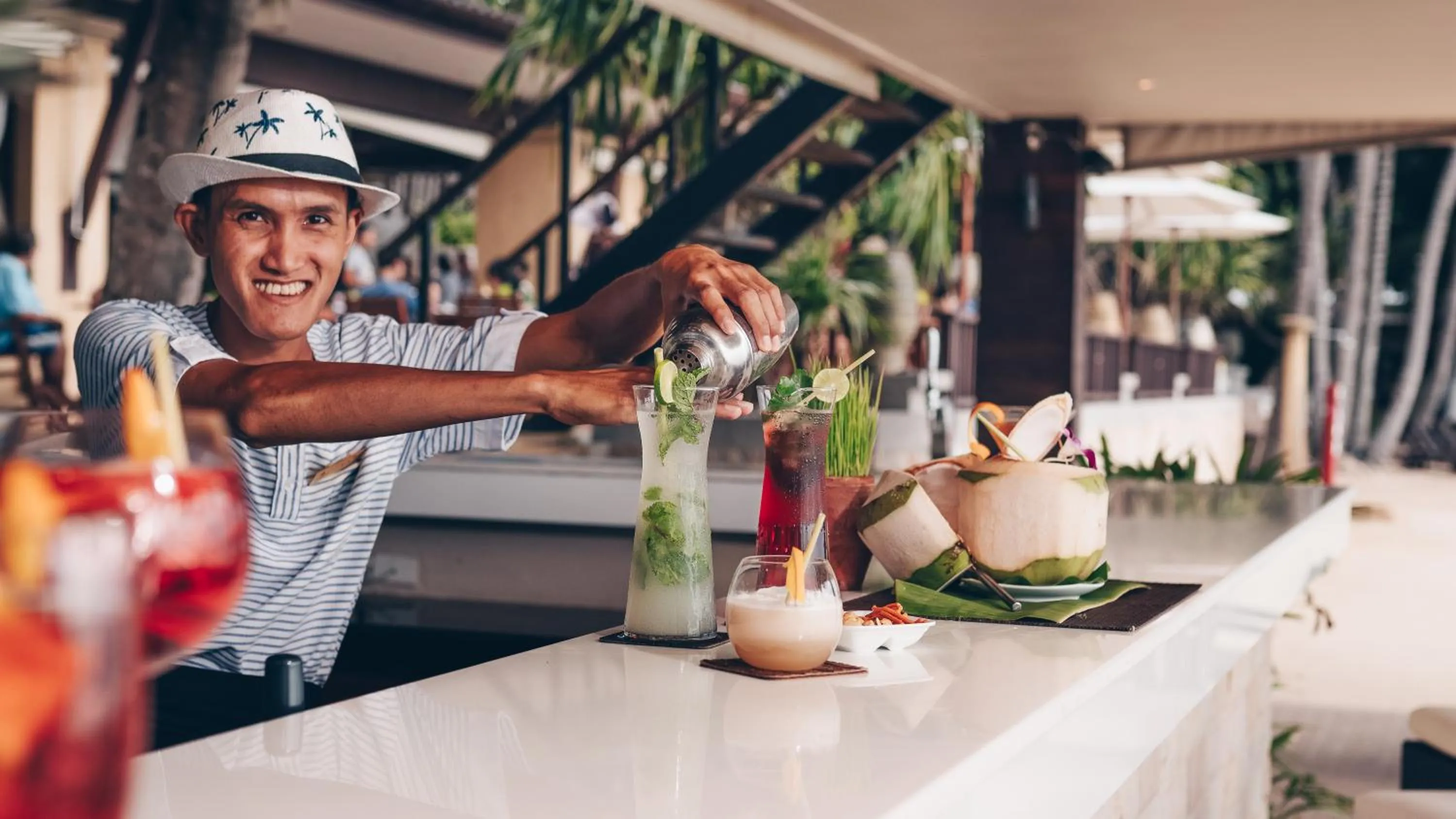 Lounge or bar in Impiana Beachfront Resort Chaweng Noi, Koh Samui