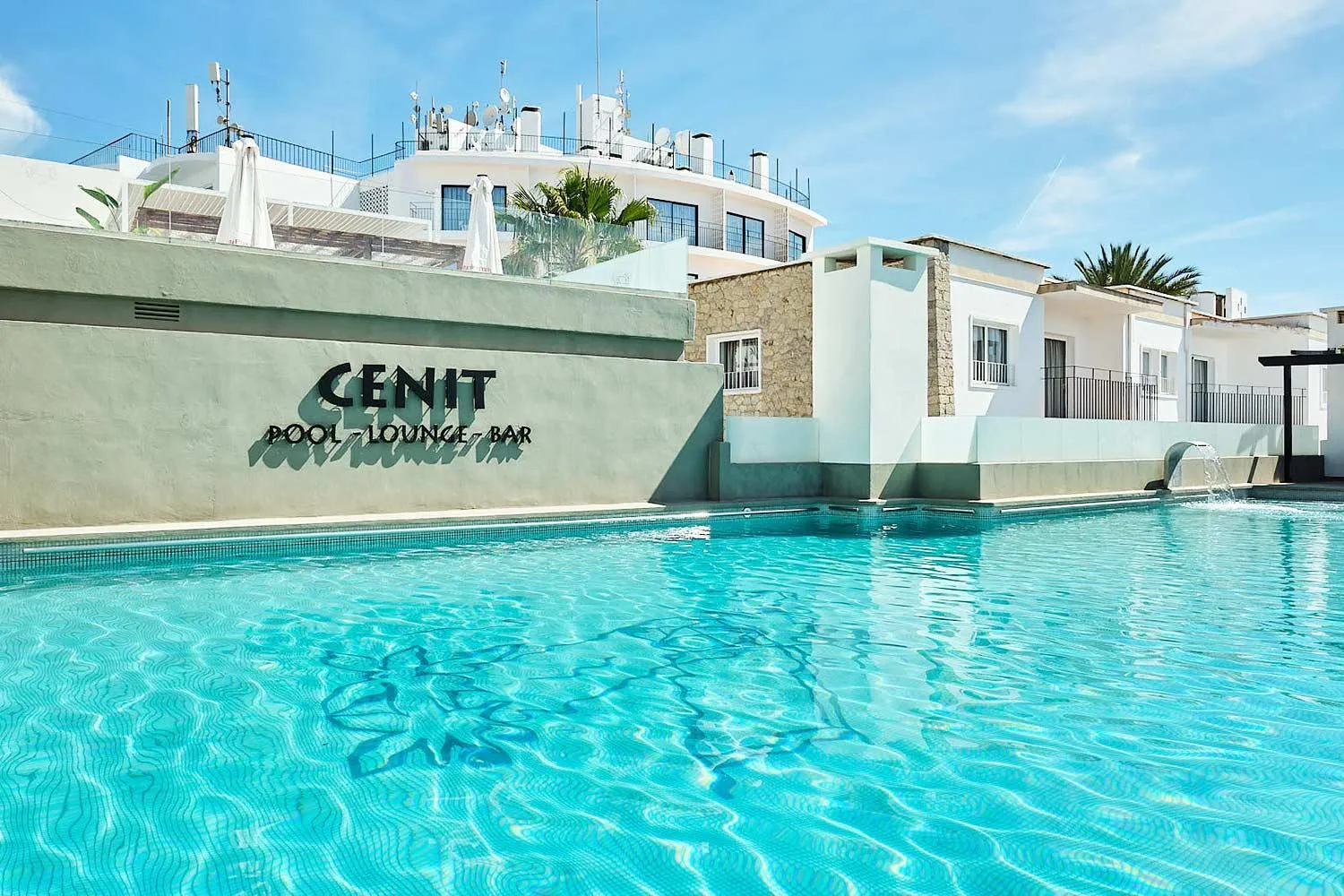 Swimming pool in Hotel Cenit & Apts Sol y Viento