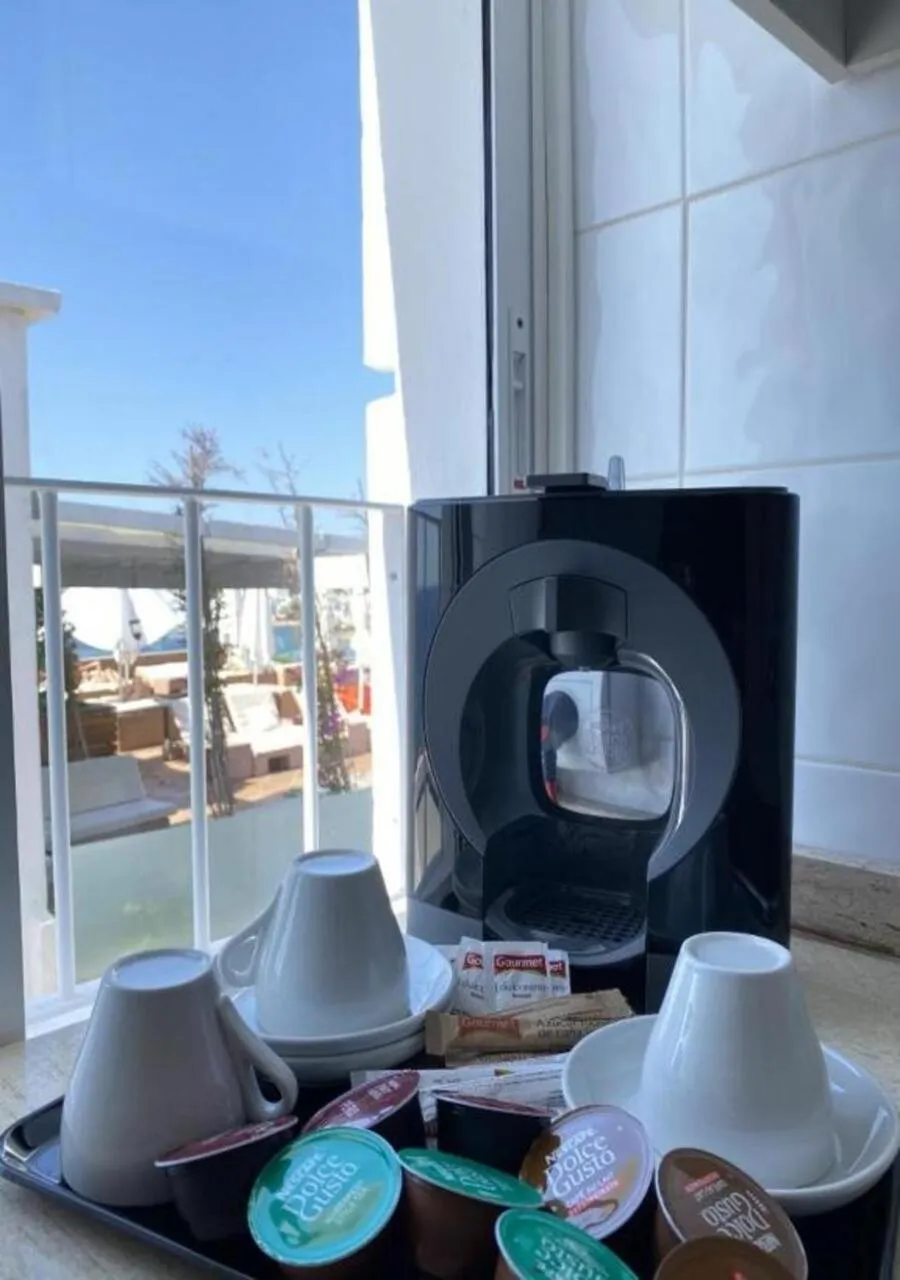 Coffee/tea facilities in Hotel Cenit & Apts Sol y Viento