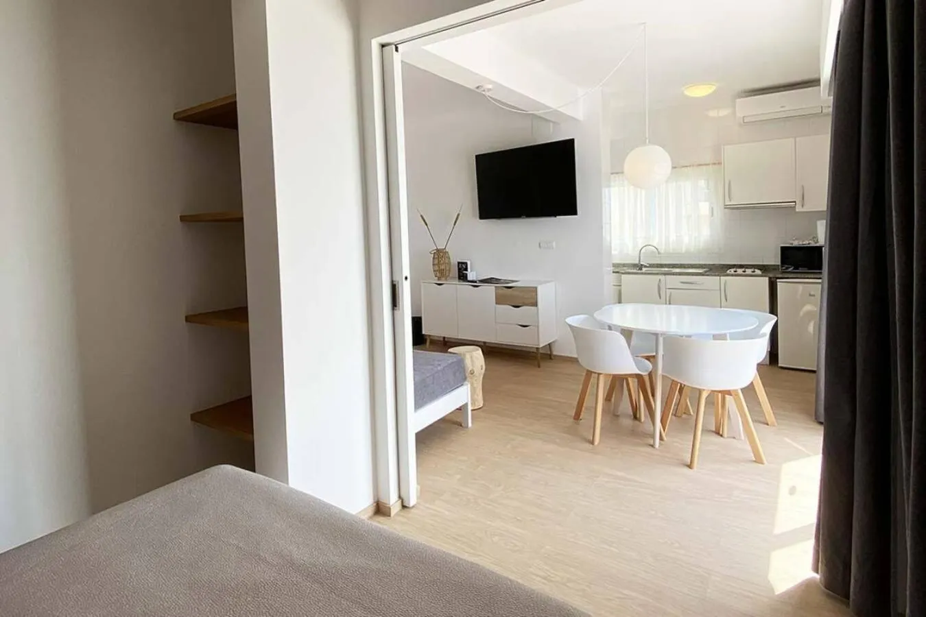 TV and multimedia in Hotel Cenit & Apts Sol y Viento