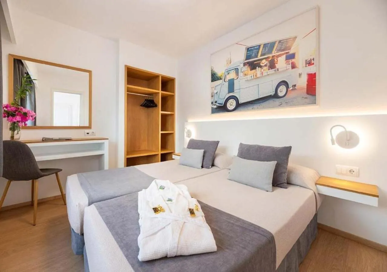 Bed in Hotel Cenit & Apts Sol y Viento