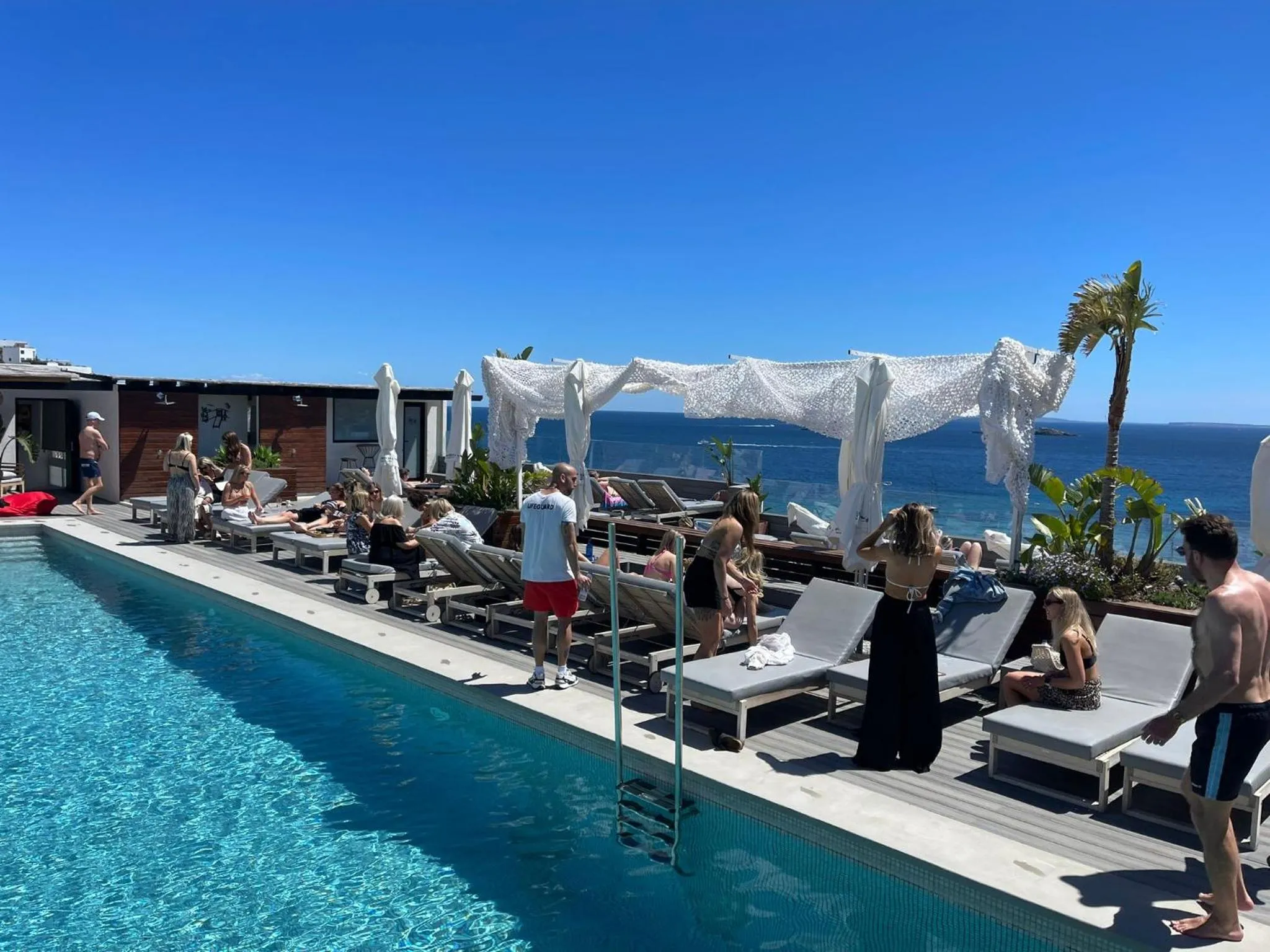 People in Hotel Cenit & Apts Sol y Viento