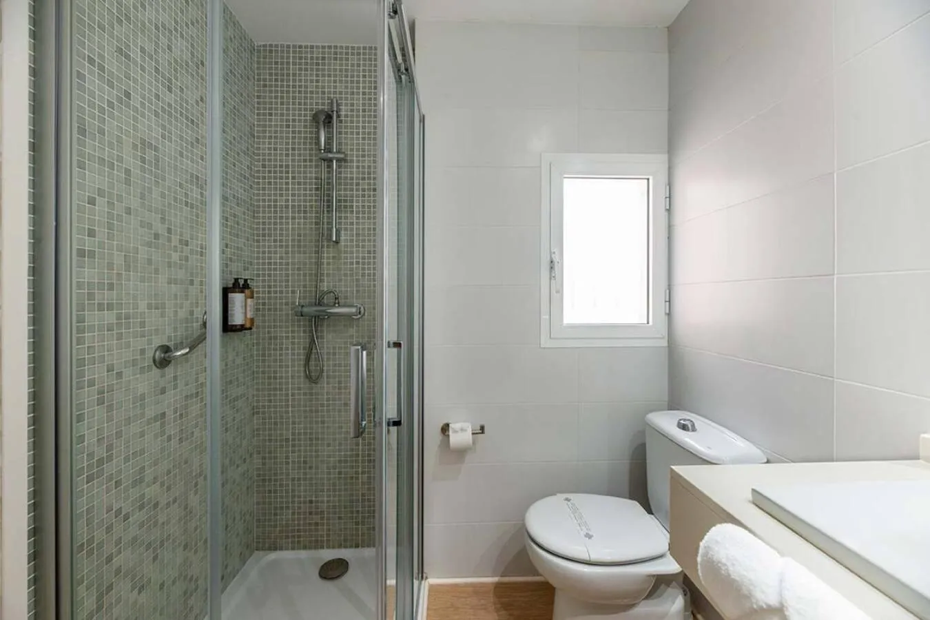 Shower in Hotel Cenit & Apts Sol y Viento