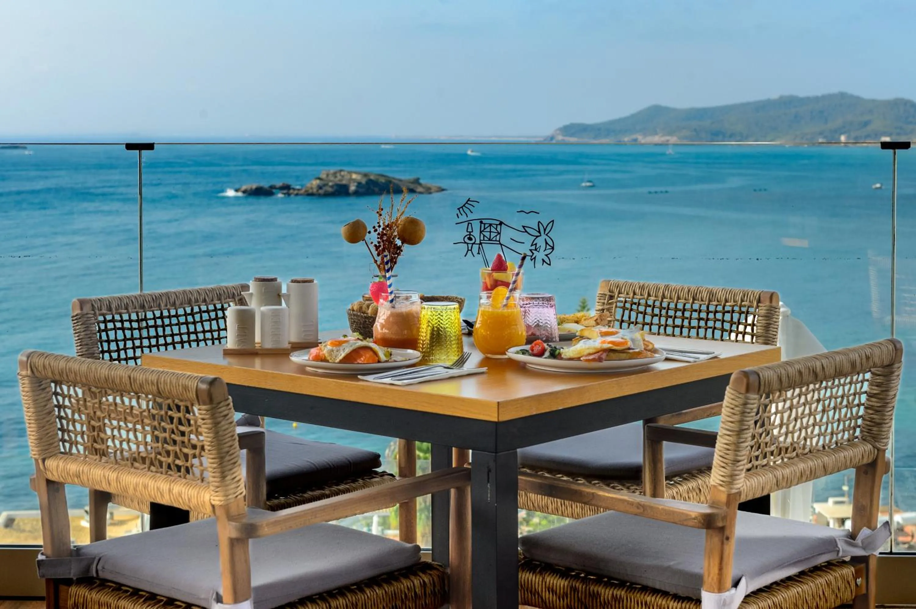 Restaurant/places to eat in Hotel Cenit & Apts Sol y Viento