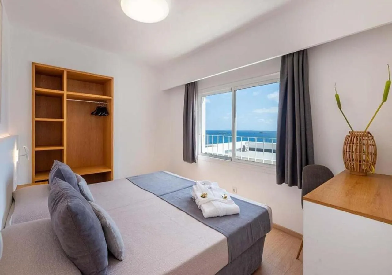 Bed in Hotel Cenit & Apts Sol y Viento