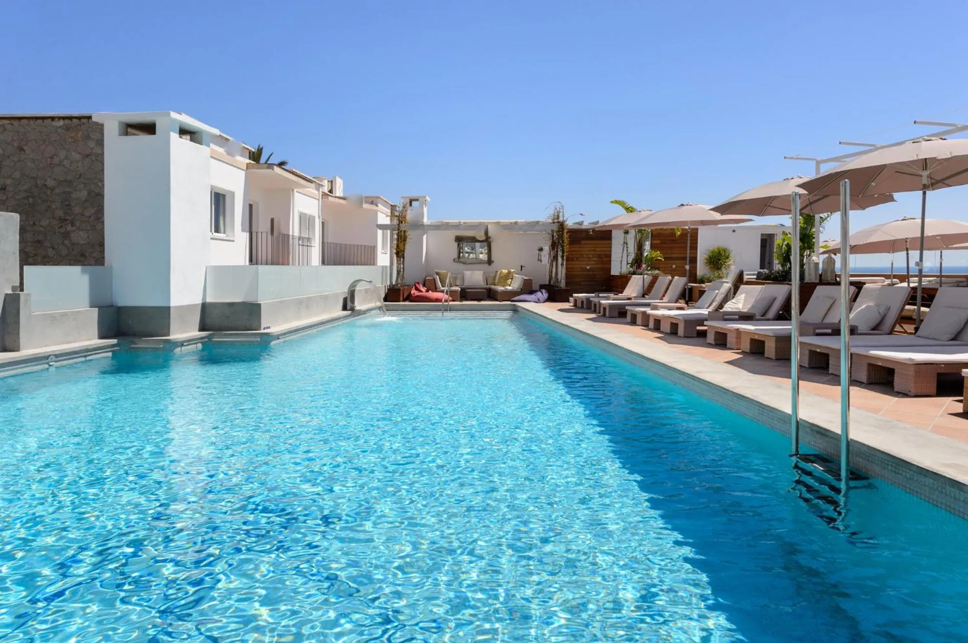 Swimming pool in Hotel Cenit & Apts Sol y Viento