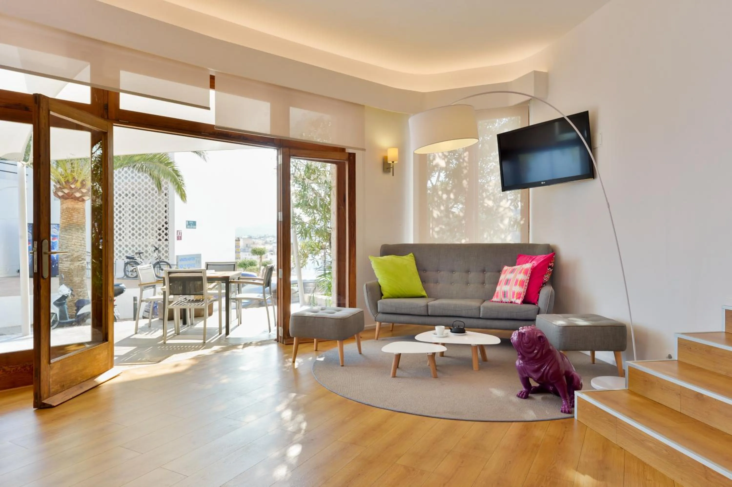 Lounge or bar in Hotel Cenit & Apts Sol y Viento