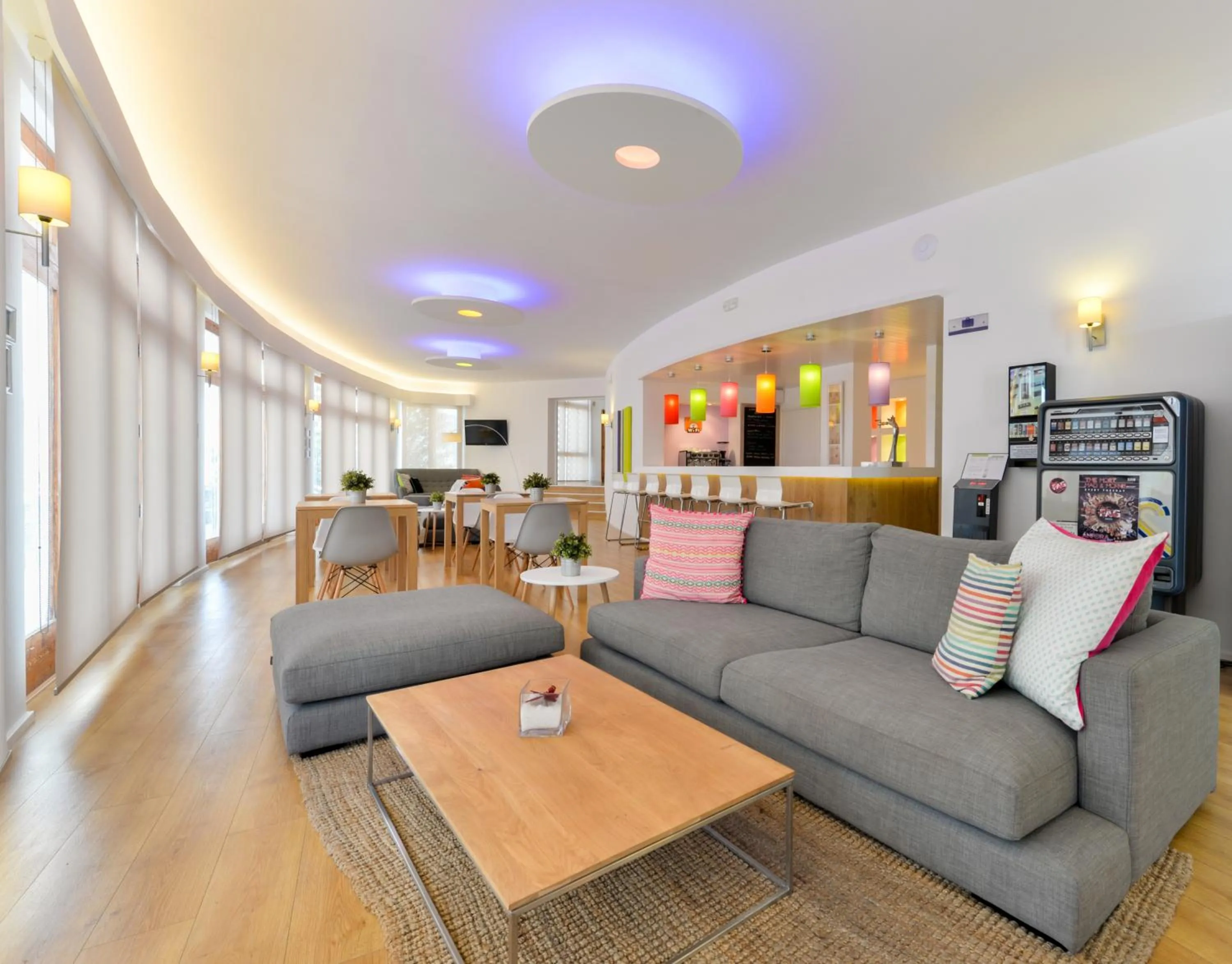 Lounge or bar in Hotel Cenit & Apts Sol y Viento