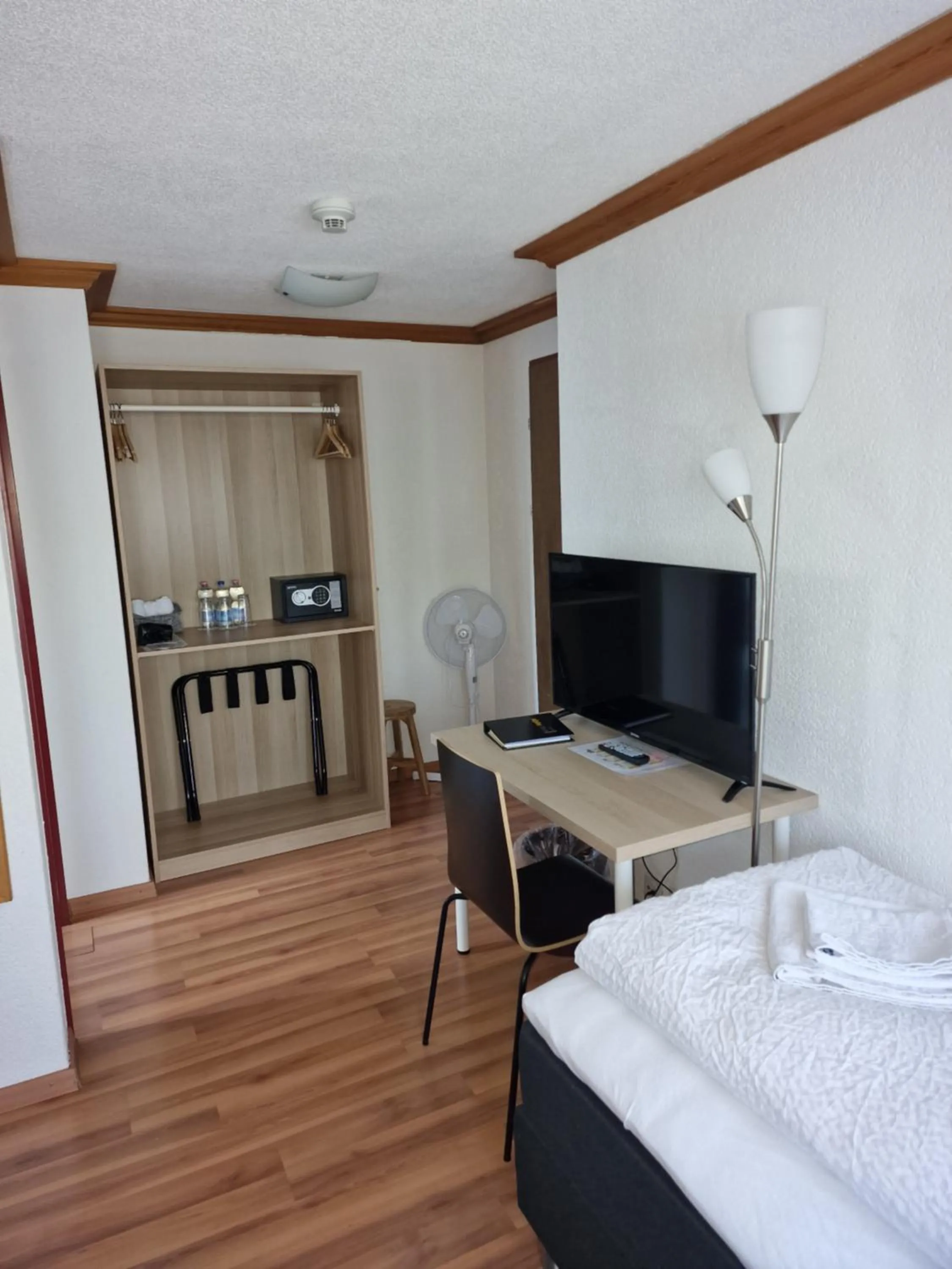 Bedroom, Bed in Hotel Alpha Thun