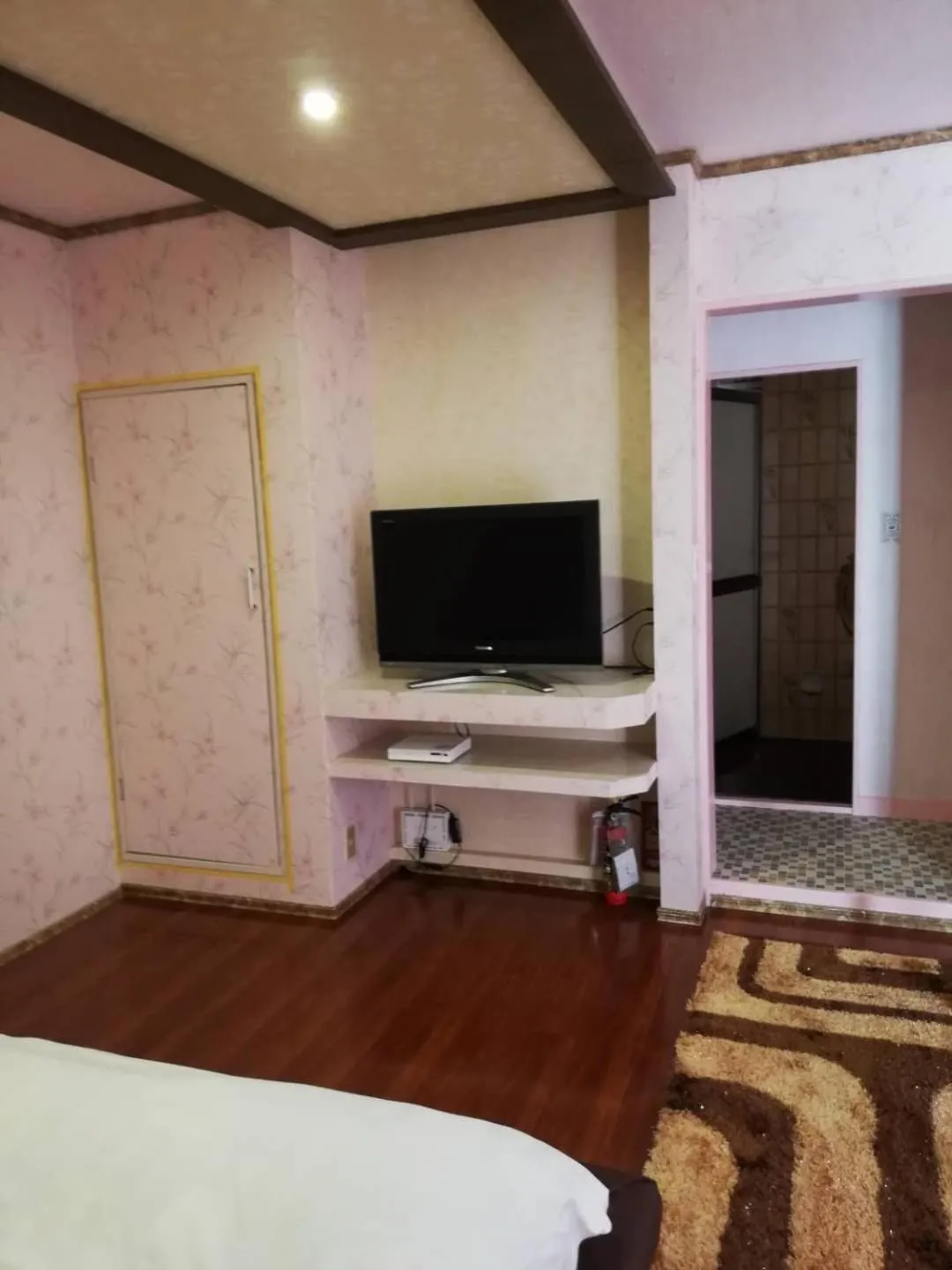 Bathroom, Bed in Hotel New Otani