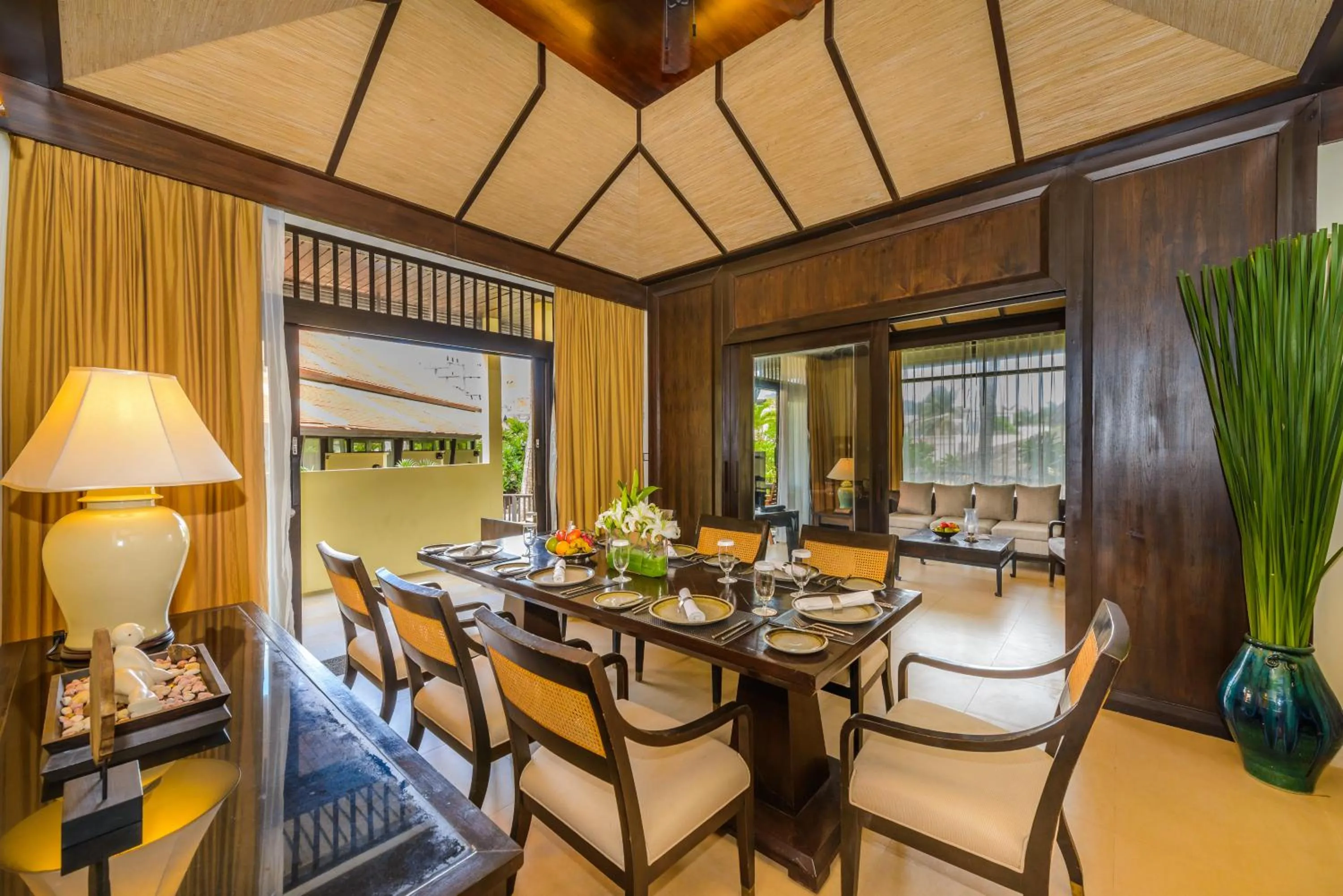 Dining area in Impiana Beachfront Resort Patong, Phuket