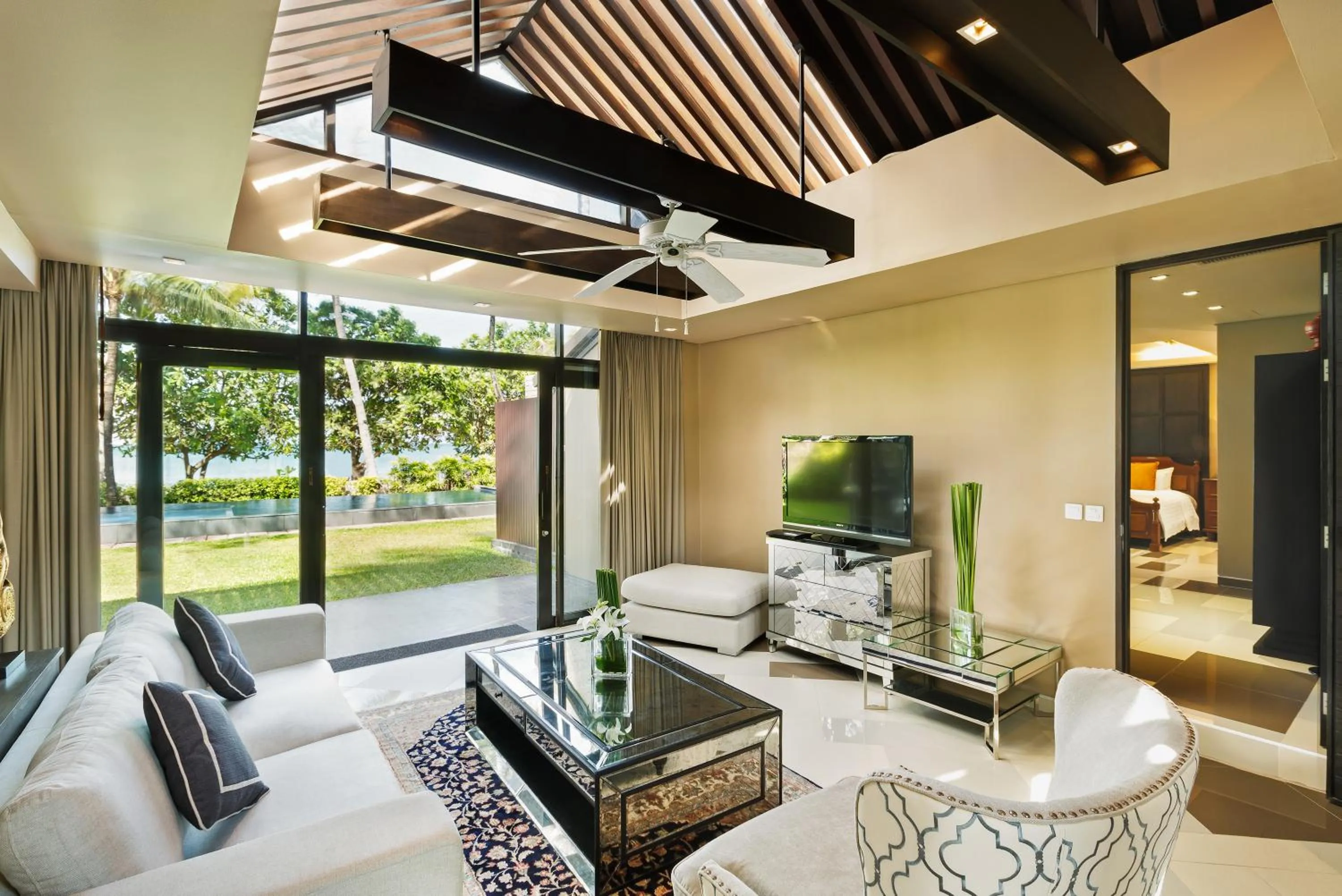 Living room in Impiana Beachfront Resort Patong, Phuket