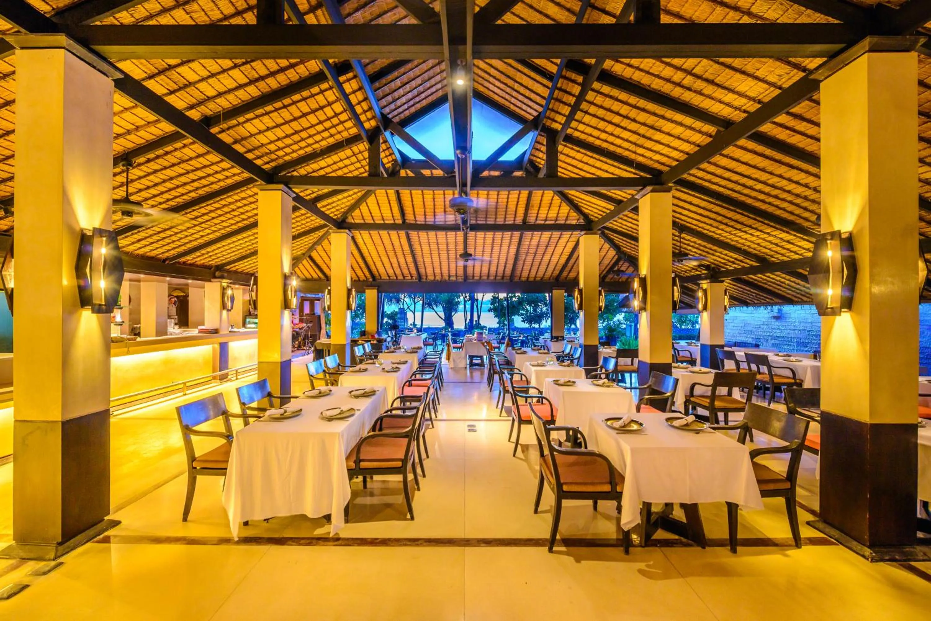 Restaurant/places to eat in Impiana Beachfront Resort Patong, Phuket