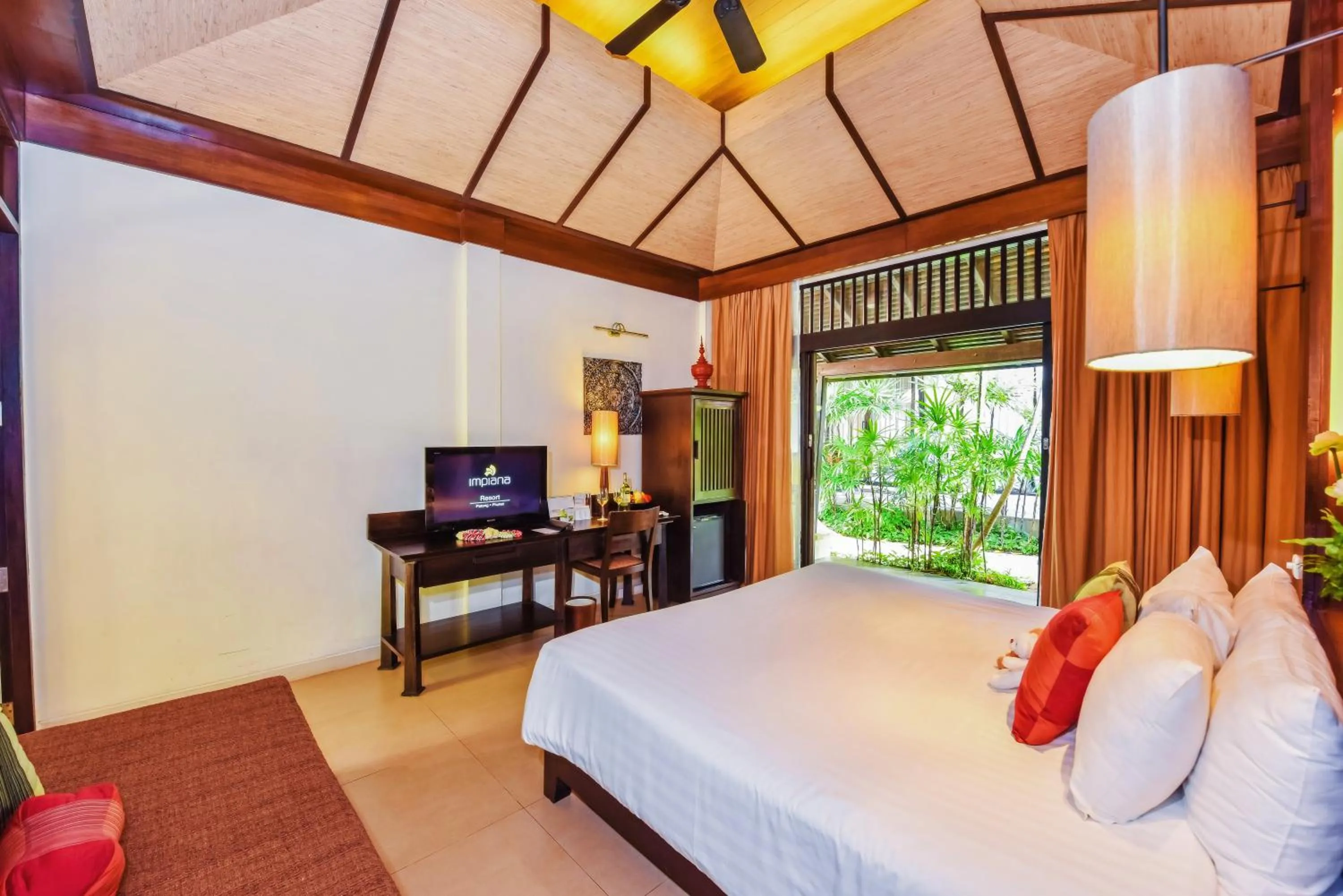 Bedroom, Bed in Impiana Beachfront Resort Patong, Phuket