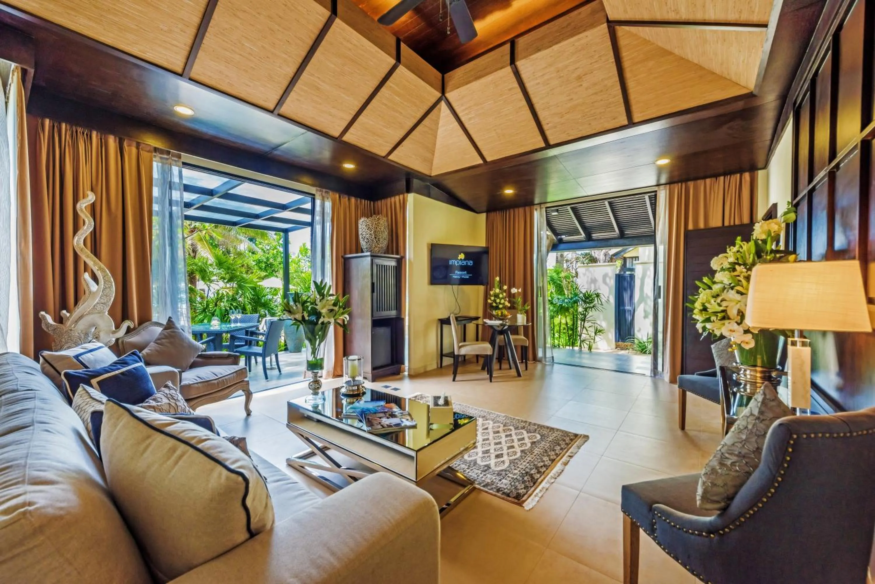 Living room in Impiana Beachfront Resort Patong, Phuket