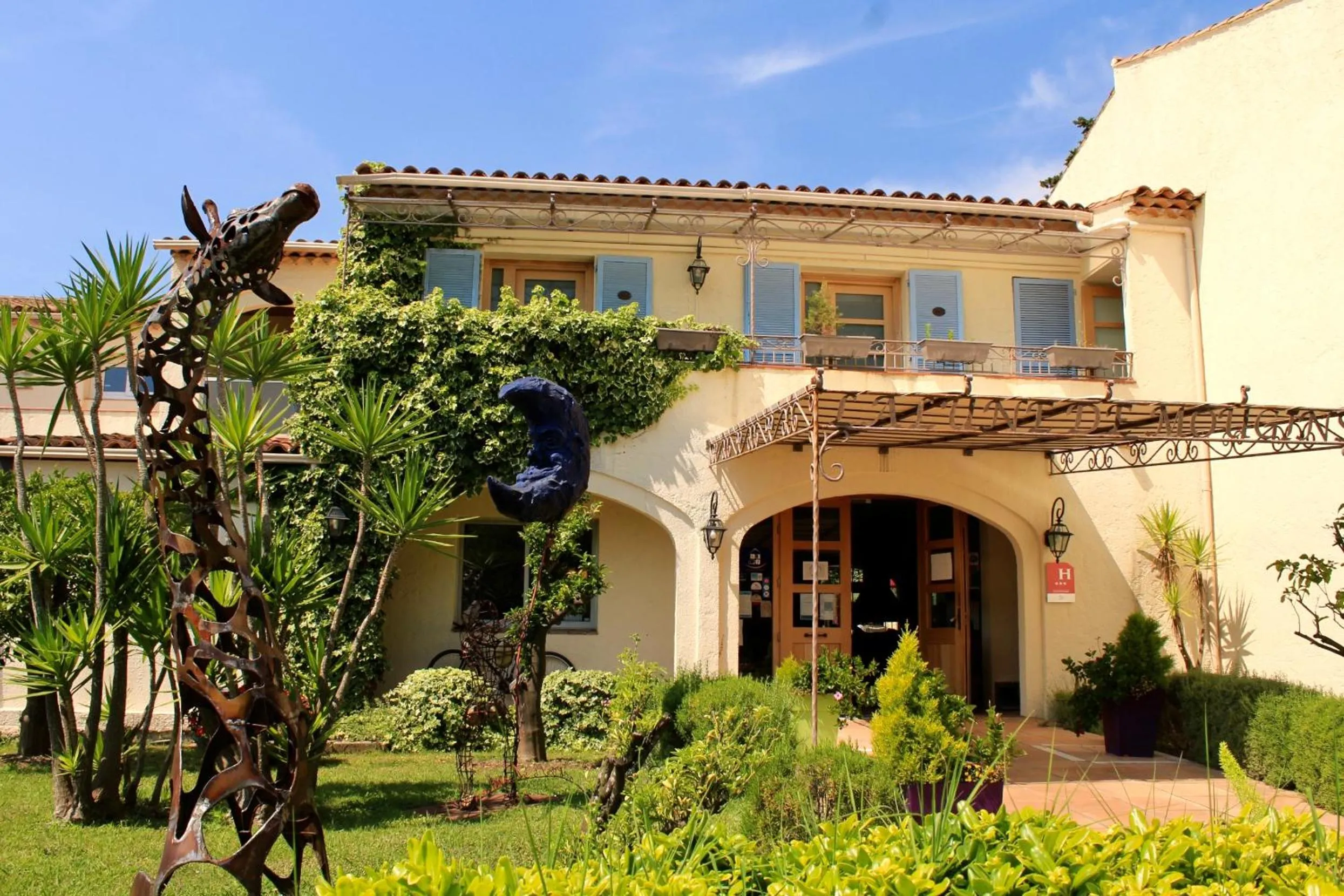 Property building in La Lune De Mougins - Hotel & Spa