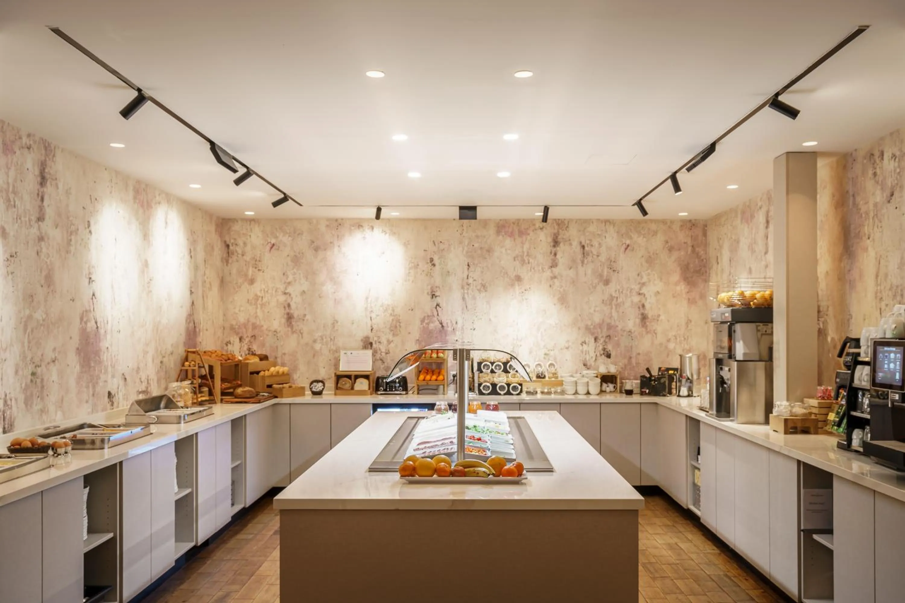 Breakfast in Monet Garden Hotel Amsterdam