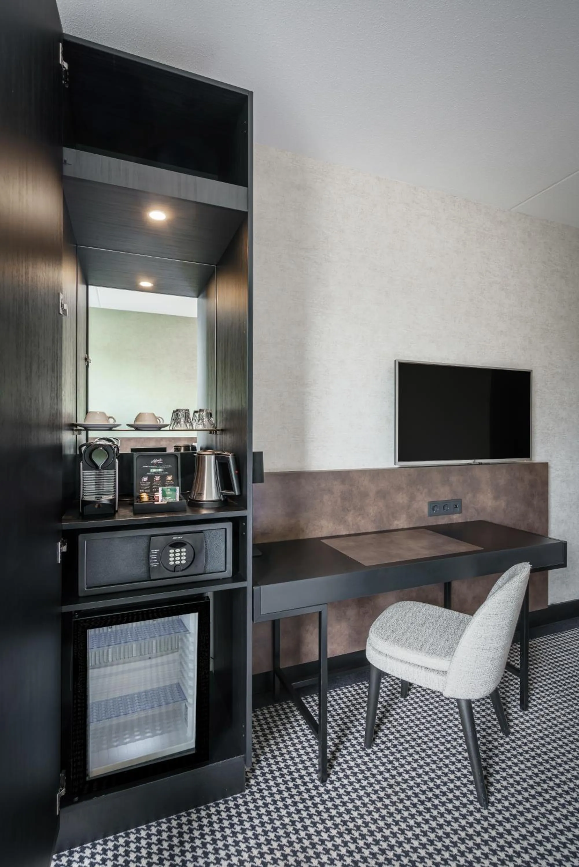 TV and multimedia in Monet Garden Hotel Amsterdam