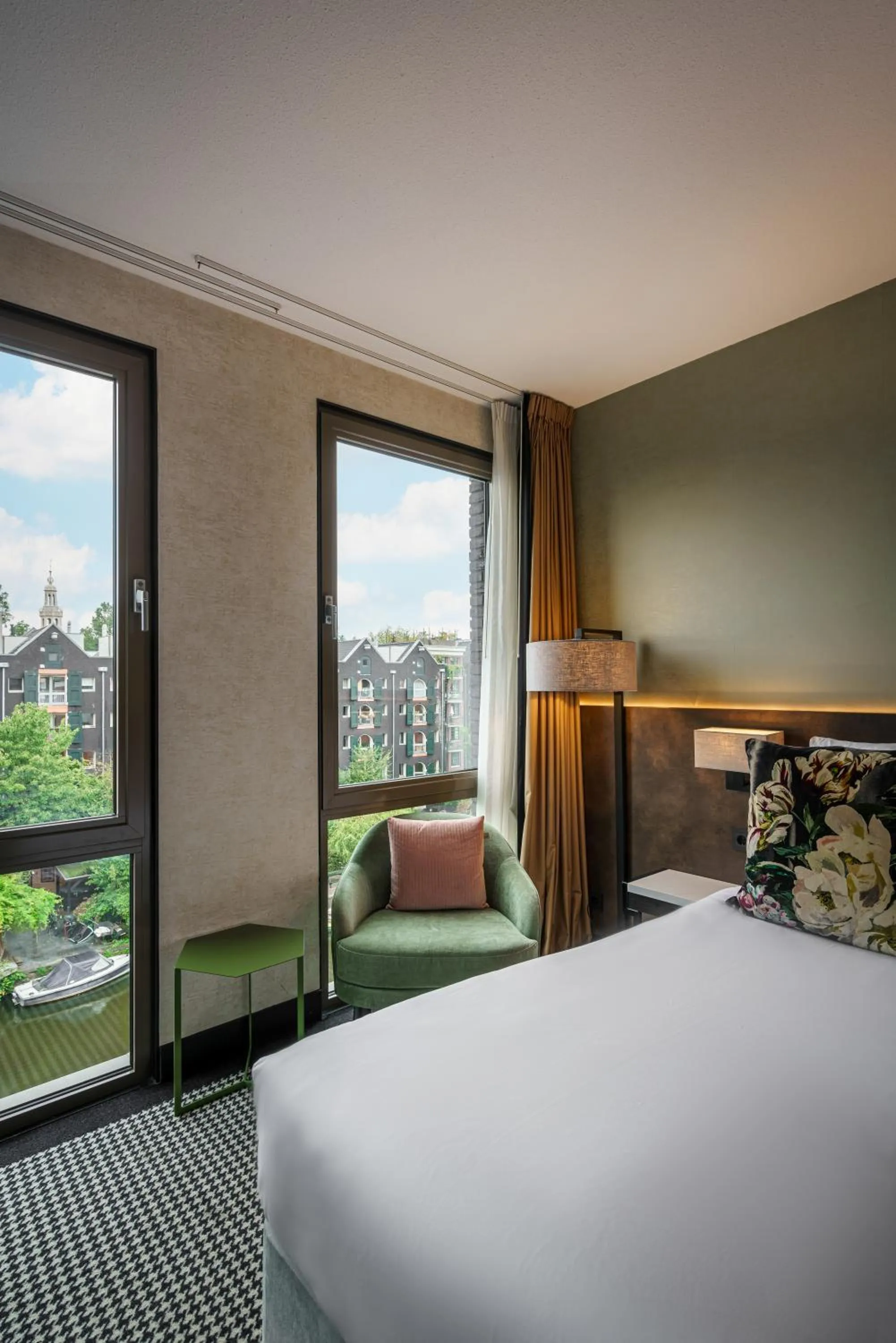View (from property/room), Bed in Monet Garden Hotel Amsterdam