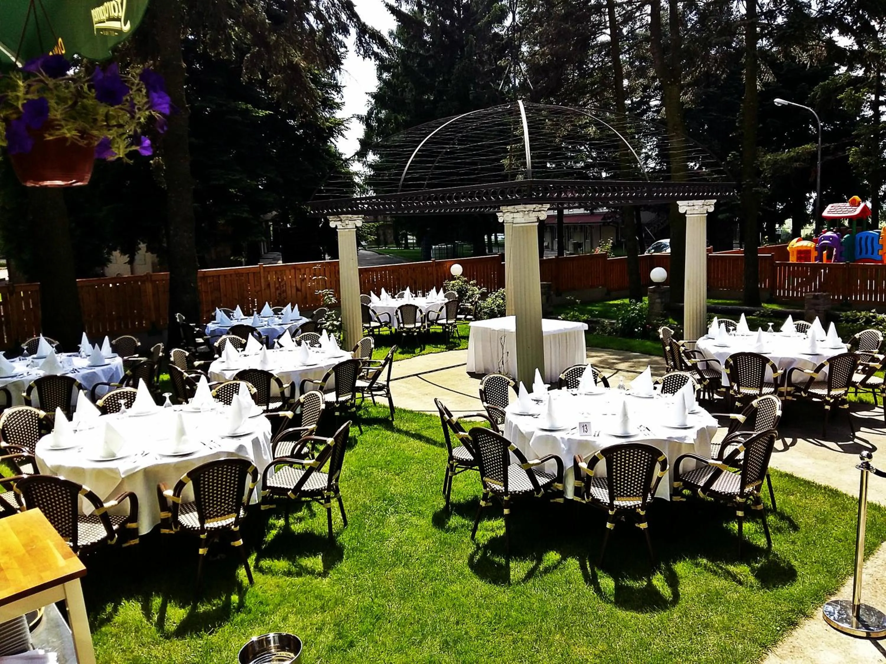 Garden in Hotel 1000 Ruza
