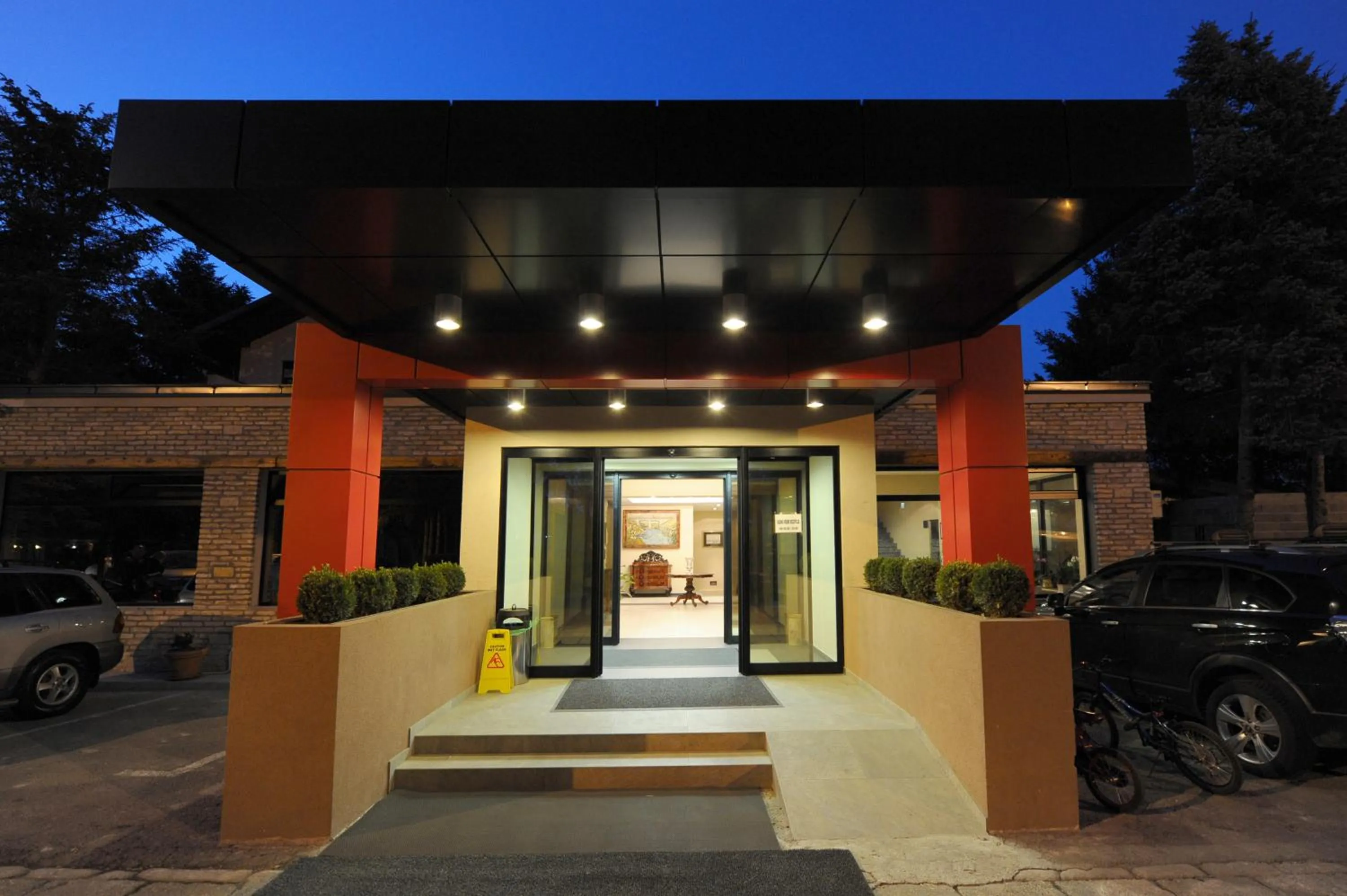 Facade/entrance in Hotel 1000 Ruza