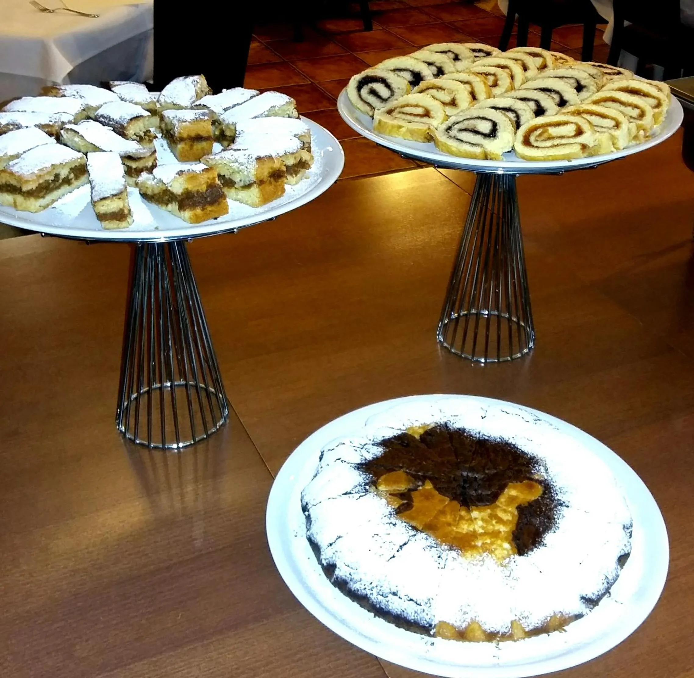 Restaurant/places to eat in Hotel 1000 Ruza