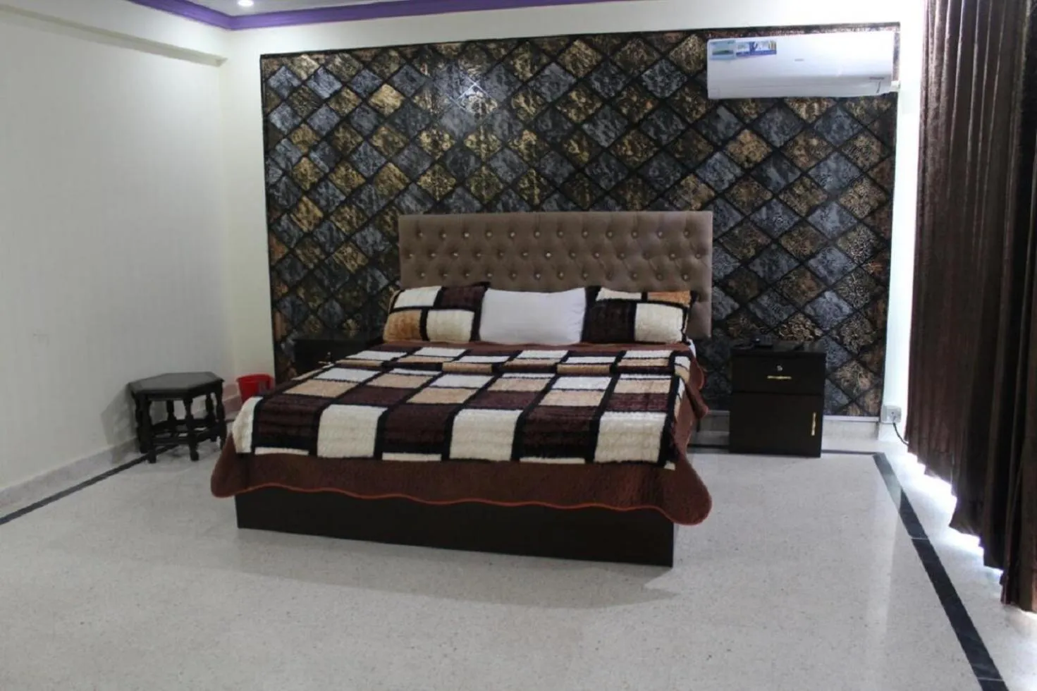 Bed in Muzaffarabad View Motel