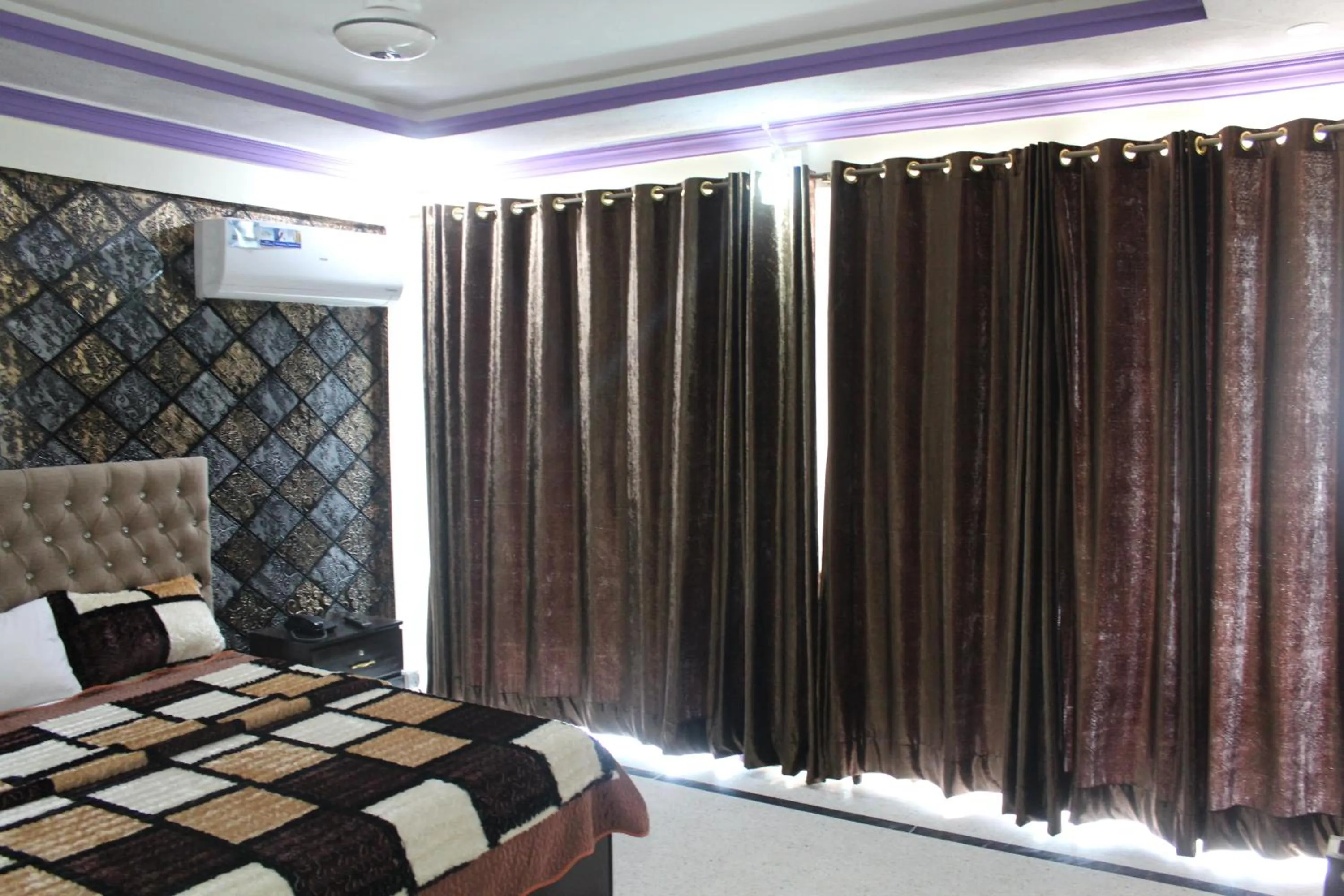 Bed in Muzaffarabad View Motel