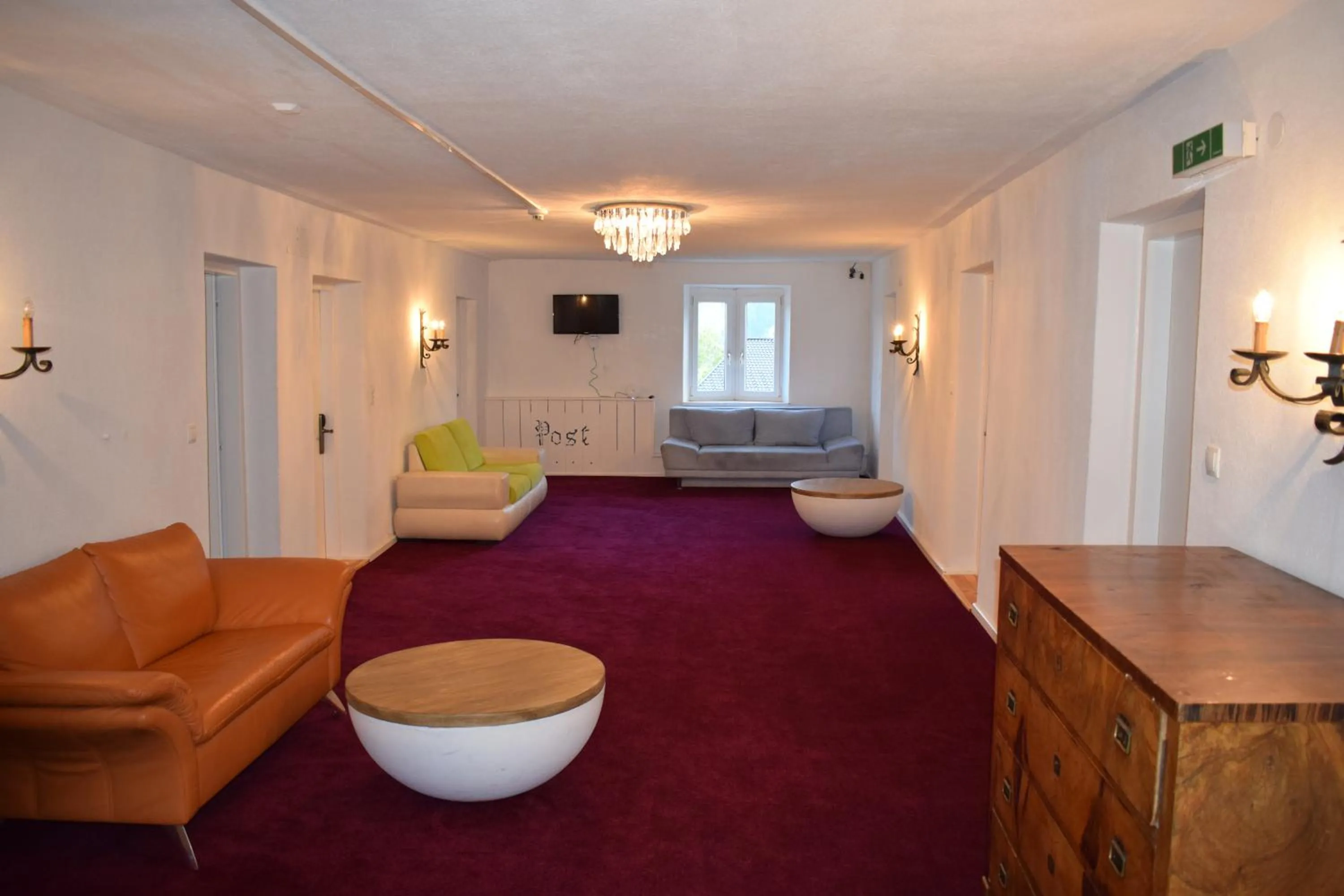 Communal lounge/ TV room in Gasthof zur Post