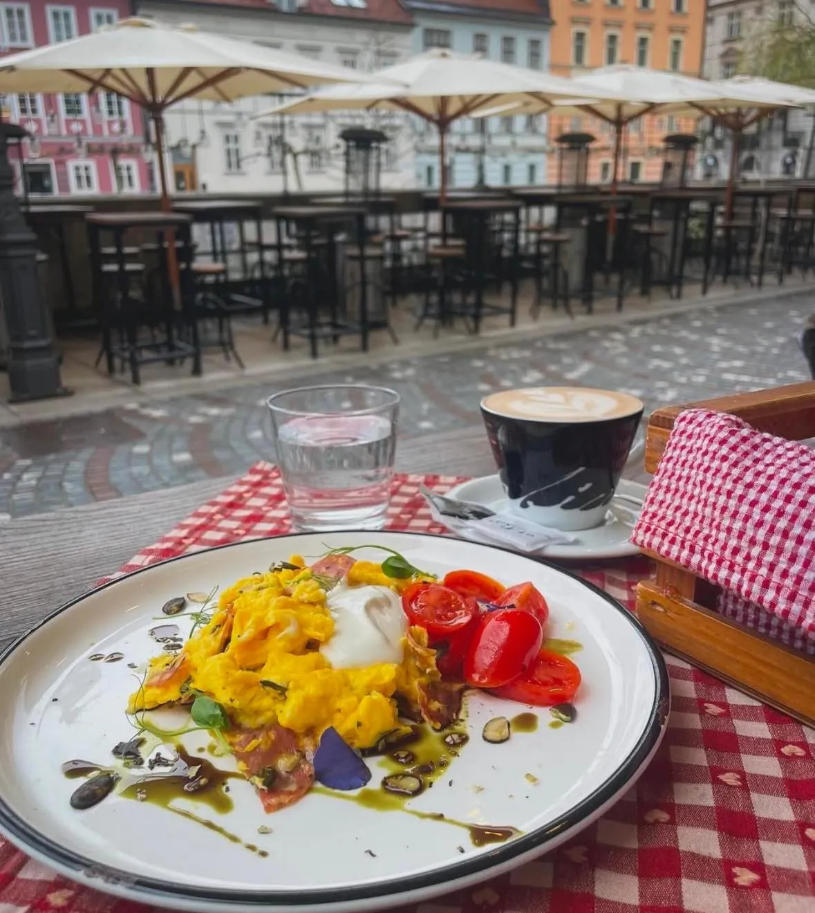 Food and drinks in Tromostovje apartments