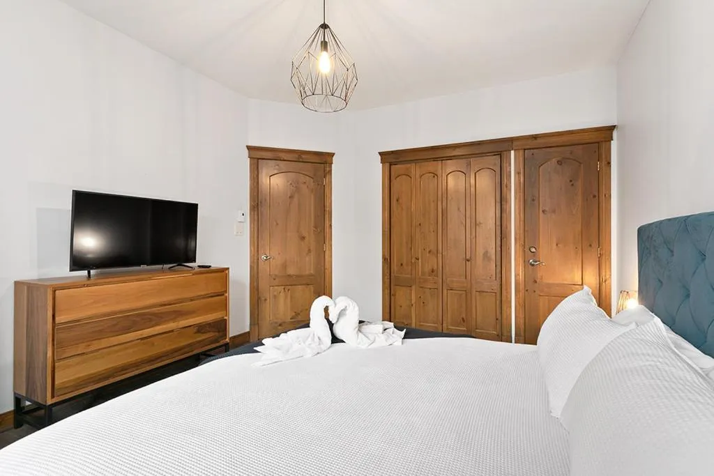 Bedroom, Bed in Le Manoir 106-7 by Escapades Tremblant