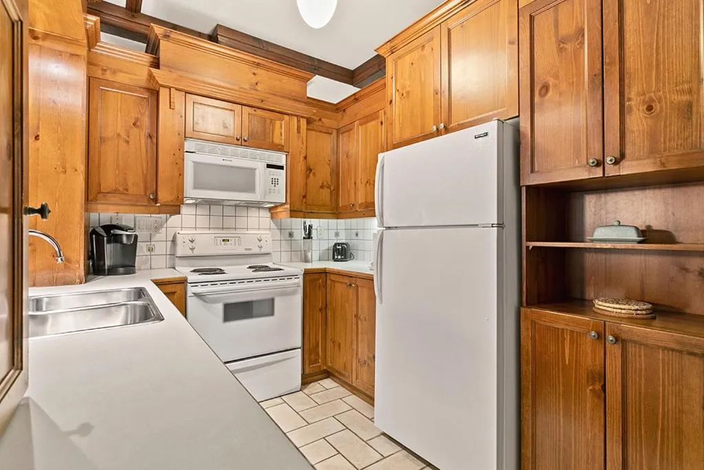 Kitchen or kitchenette in Le Manoir 106-7 by Escapades Tremblant
