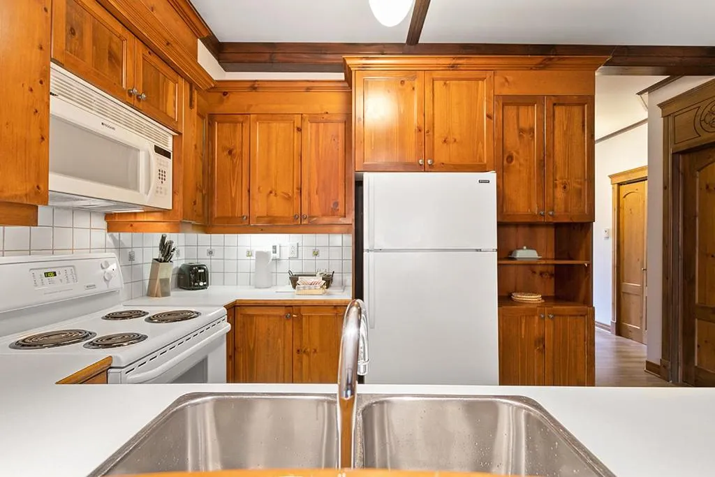 Kitchen or kitchenette in Le Manoir 106-7 by Escapades Tremblant