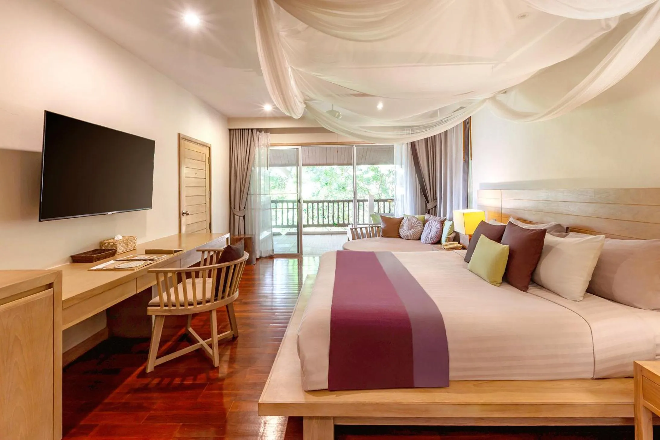 Photo of the whole room, Bed in Pakasai Resort