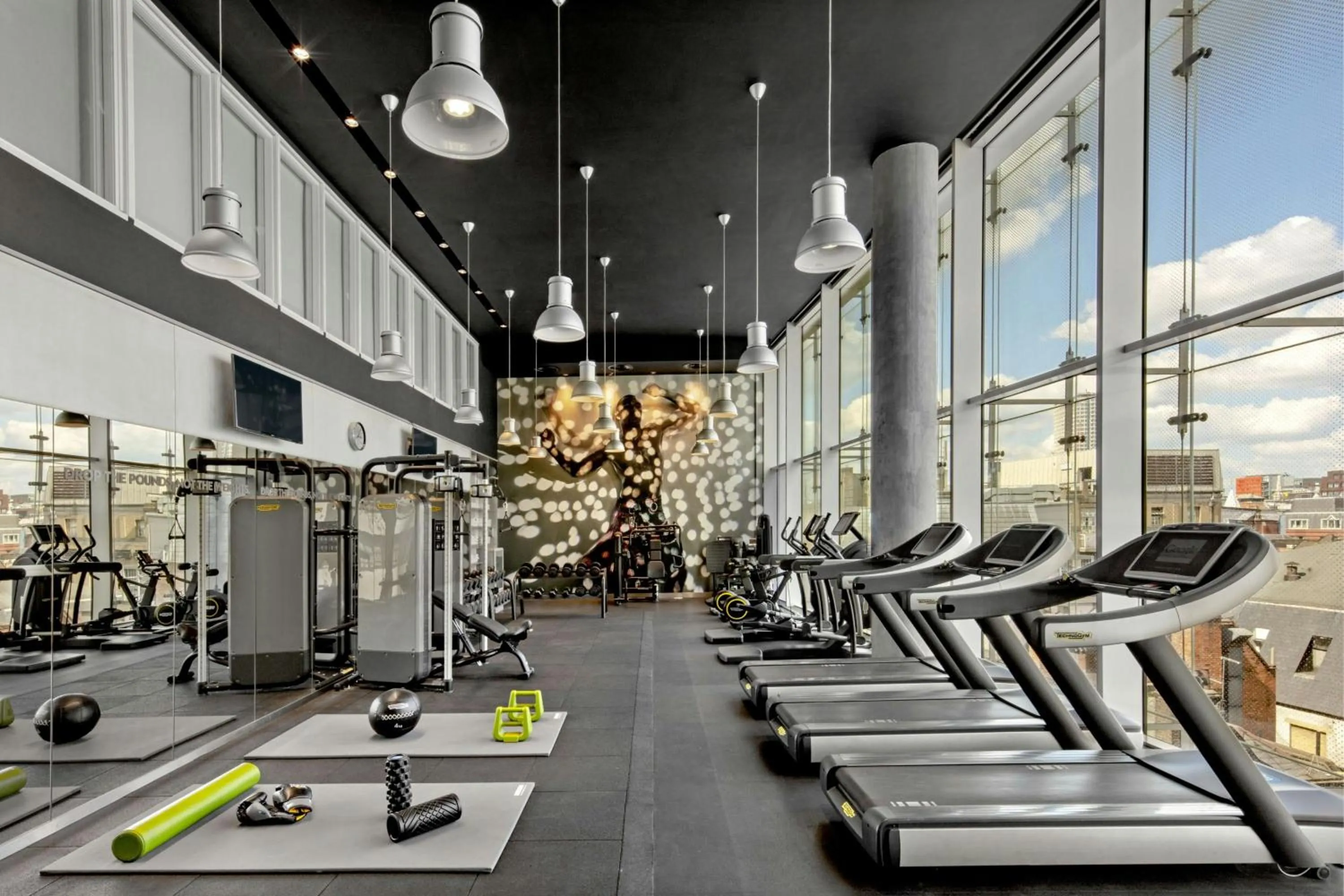 Area and facilities in W London